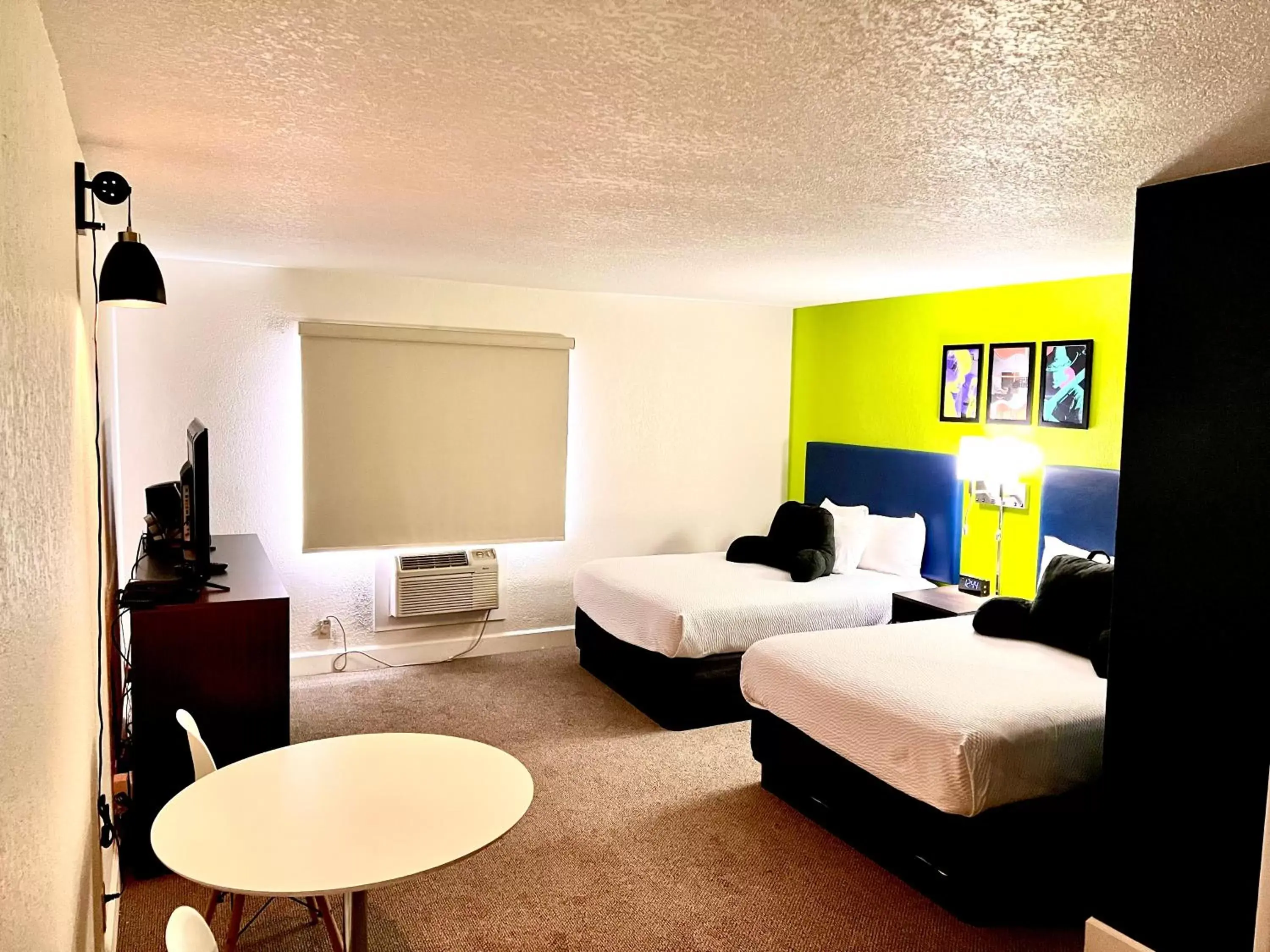 Bedroom, Bed in Signature Inn Eugene Bedroom, Bed in Signature Inn Eugene