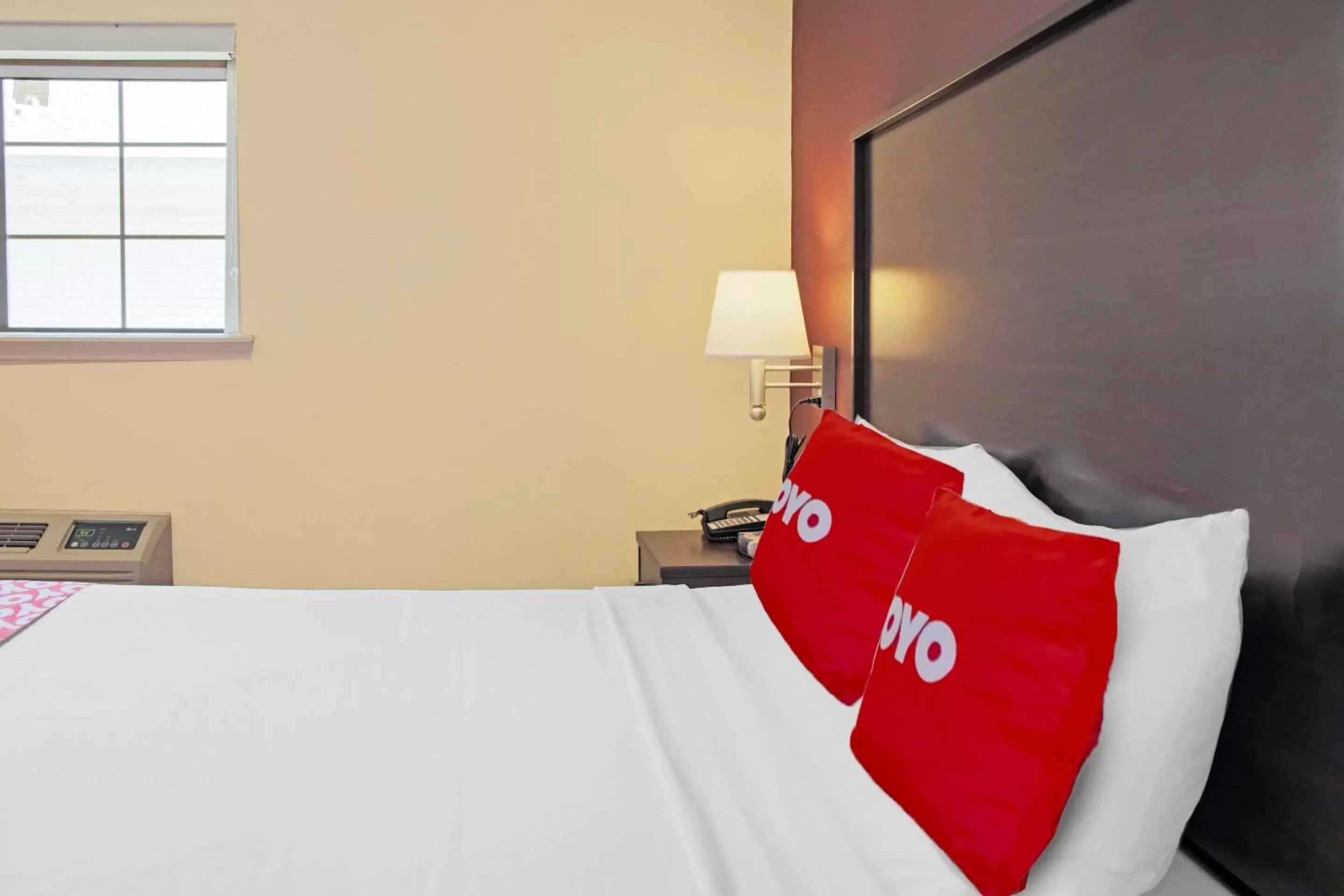 Bedroom, Bed in OYO Hotel McAllen Airport South