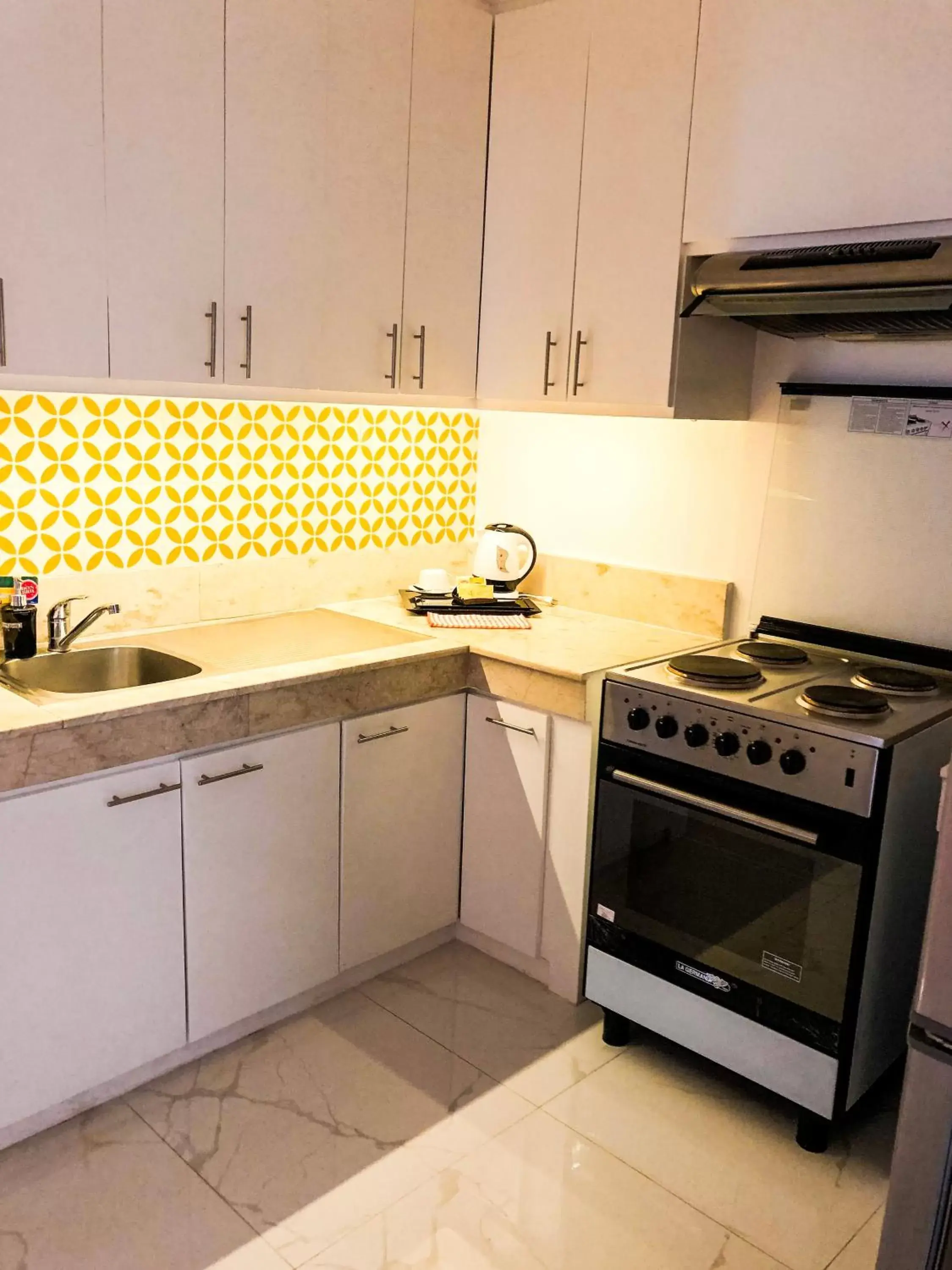 Kitchen or kitchenette, Kitchen/Kitchenette in Parque España Residence Hotel Managed by HII