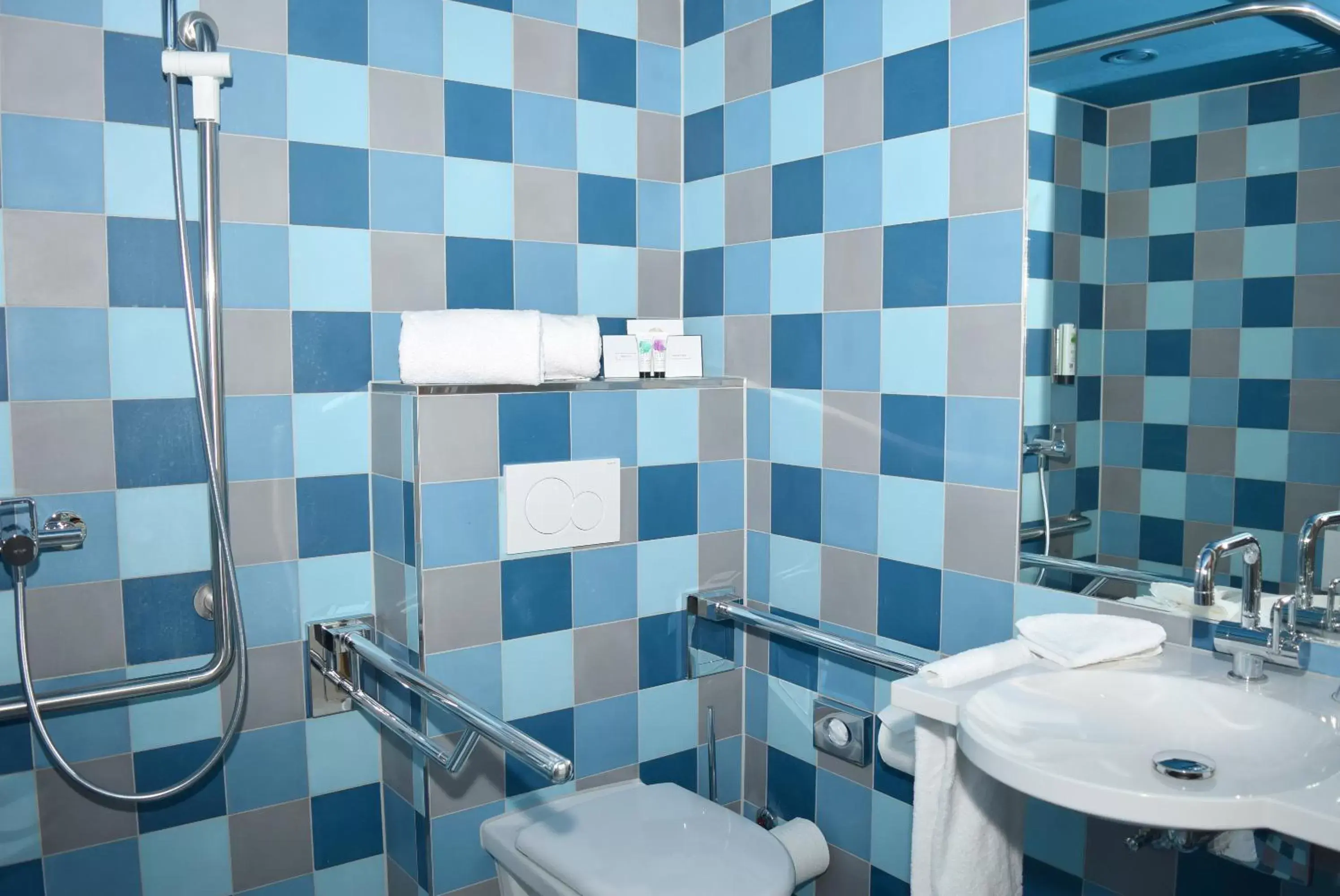Shower, Bathroom in Placid Hotel Design & Lifestyle Zurich