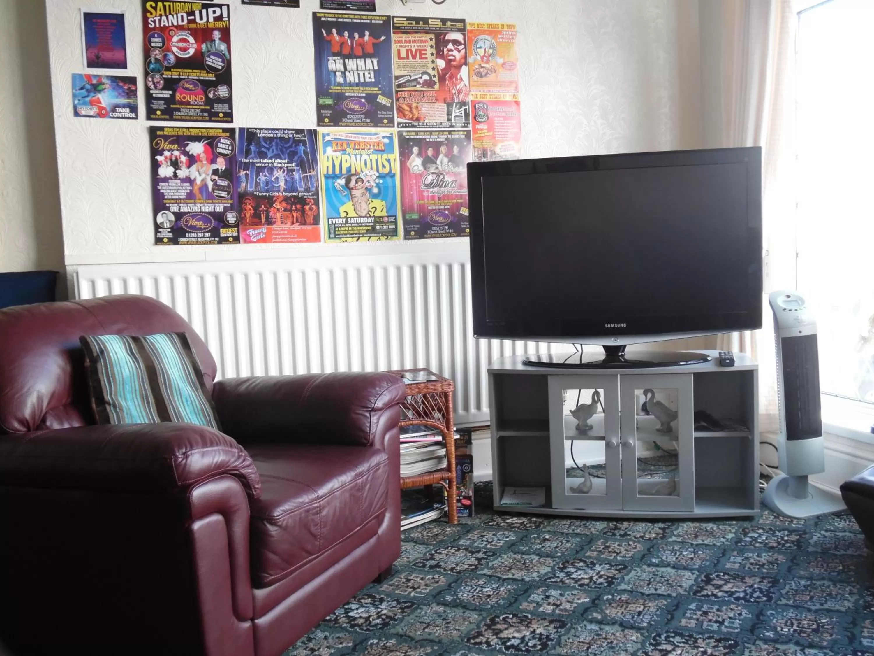 TV and multimedia, TV/Entertainment Center in Alondra Hotel