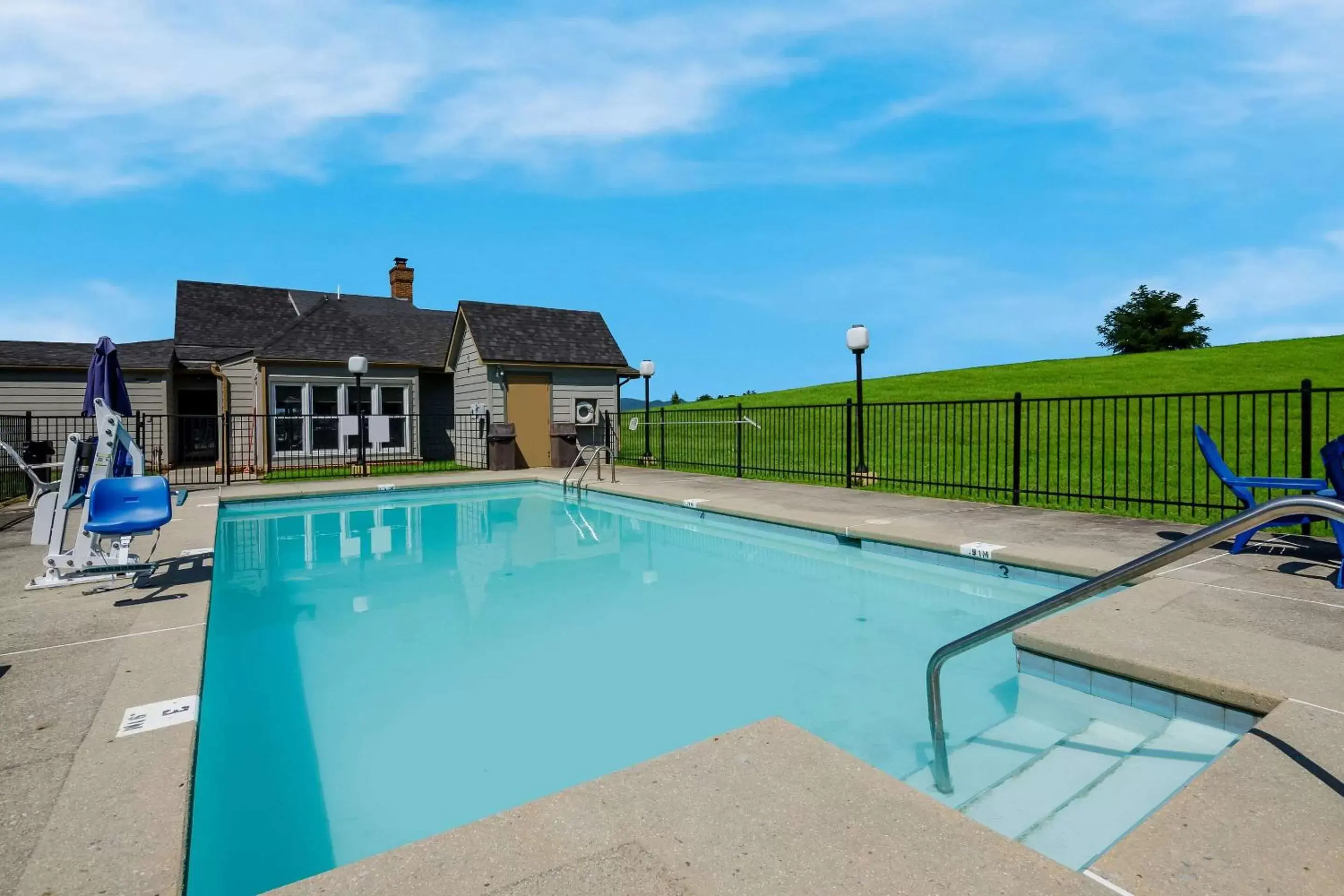 Swimming Pool in Comfort Inn Wytheville