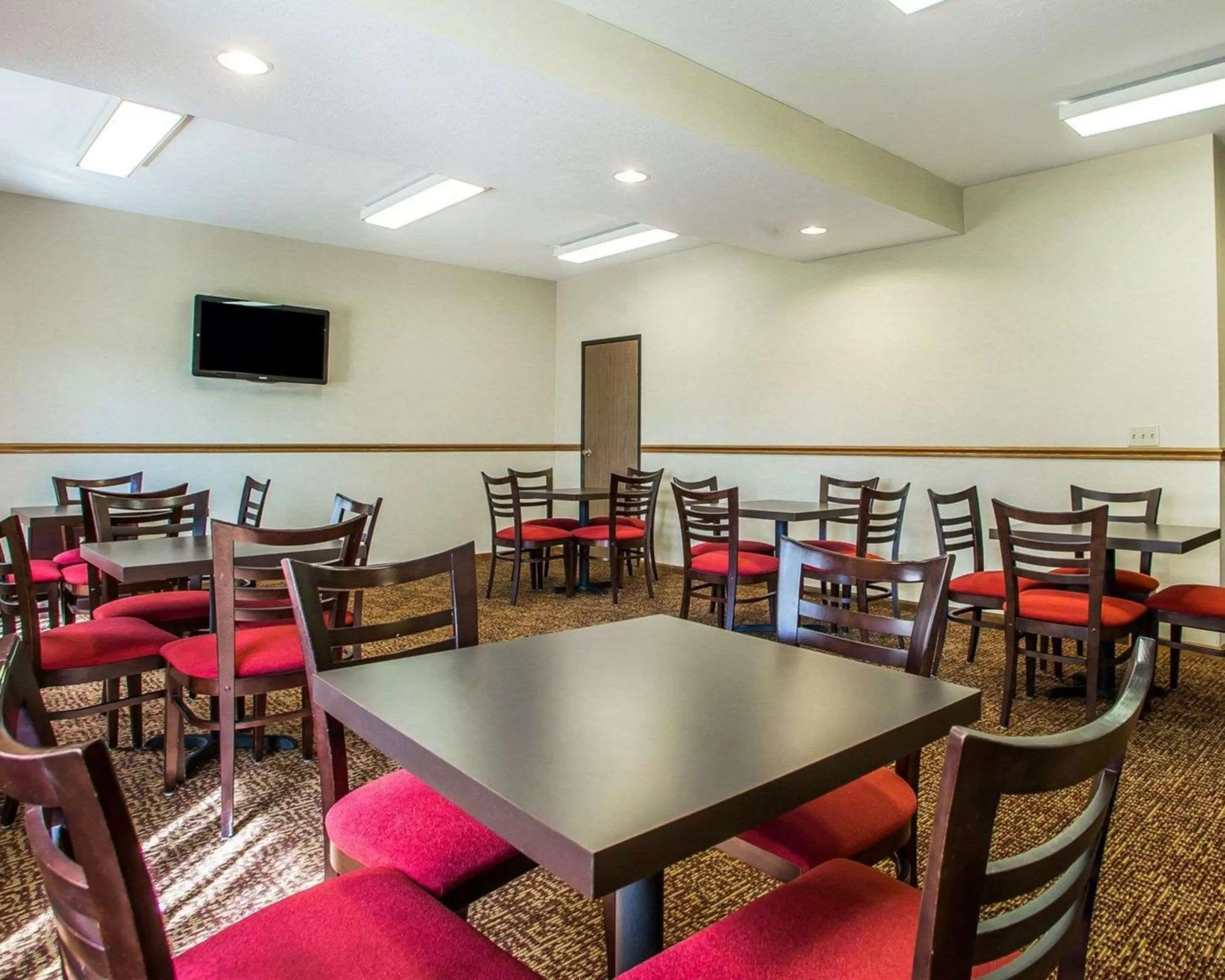 Restaurant/places to eat in Quality Inn Greenville North