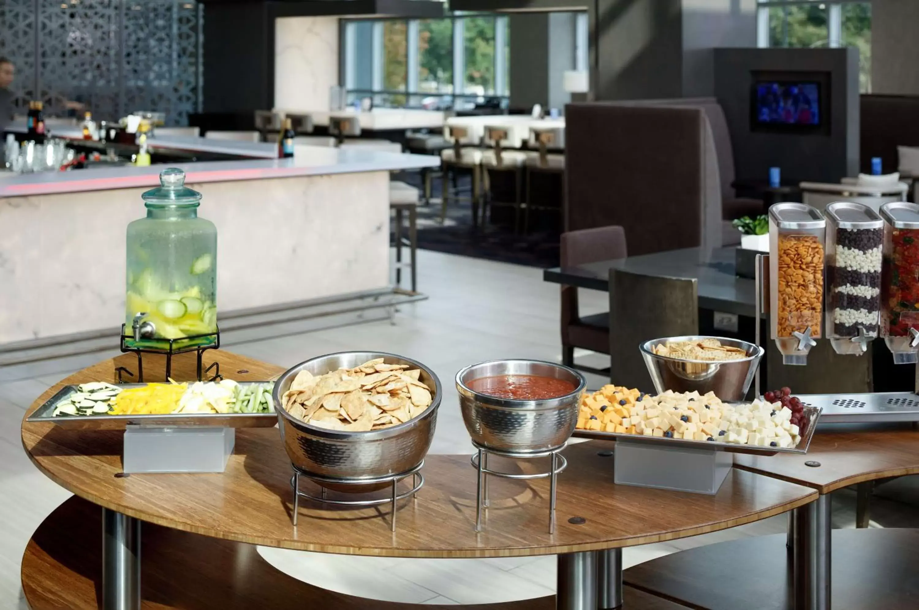 Dining area in Embassy Suites by Hilton Charlotte Uptown