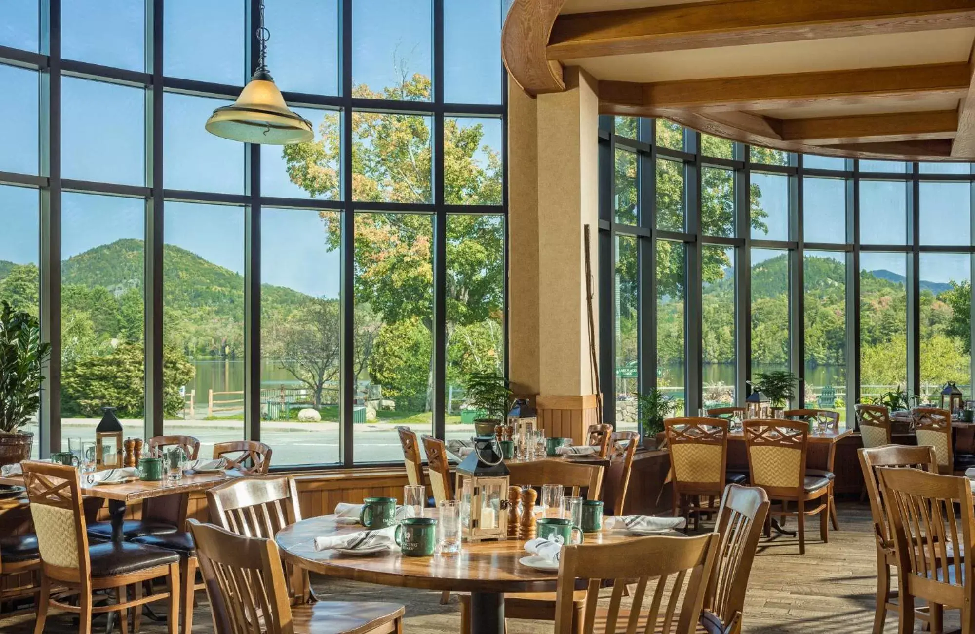 Restaurant/Places to Eat in High Peaks Resort