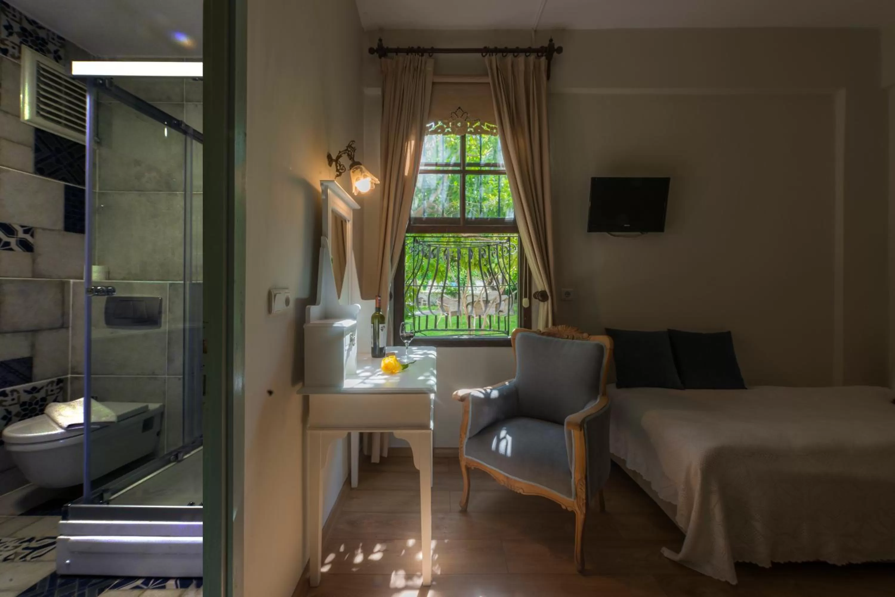 Photo of the whole room, Bed in Hotel Kalehan