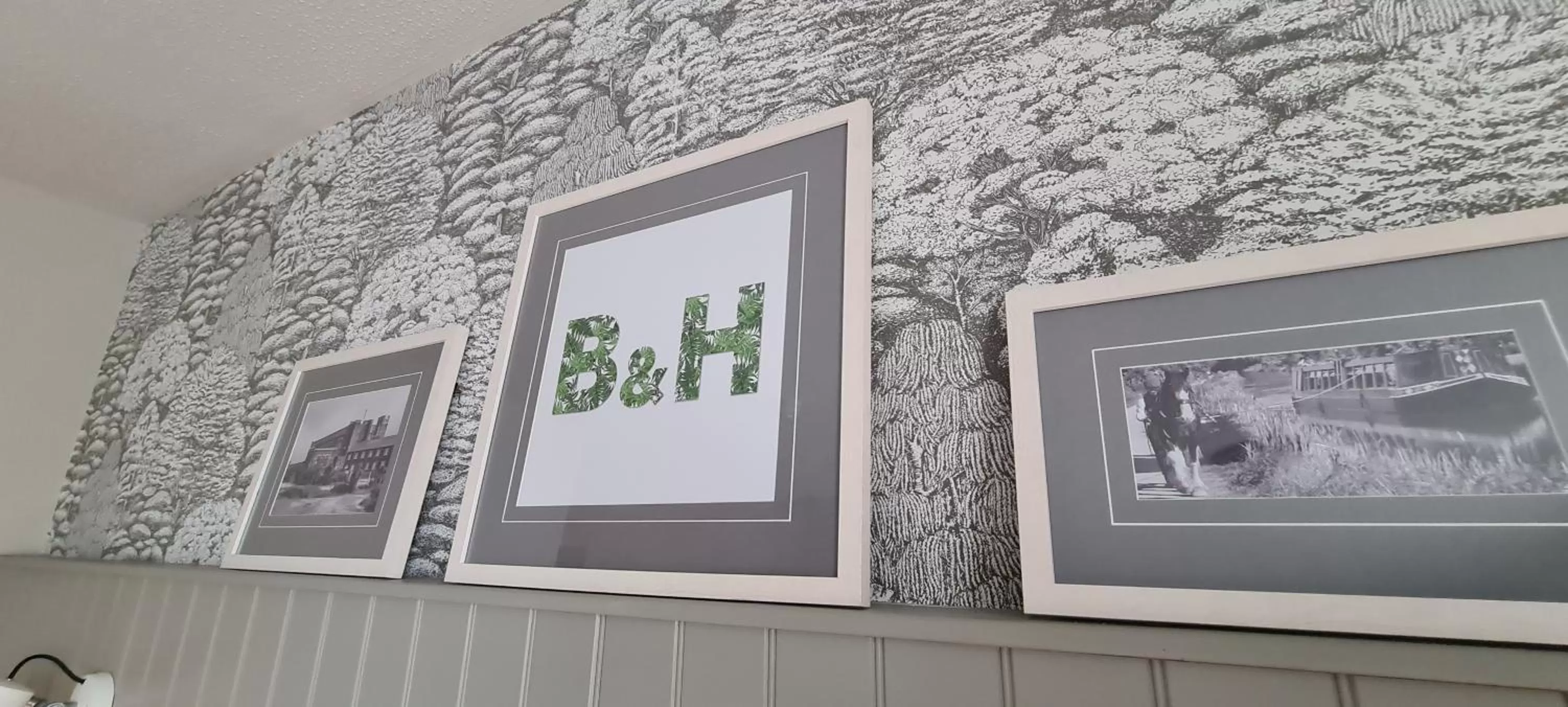 Decorative detail in Boat & Horses Inn