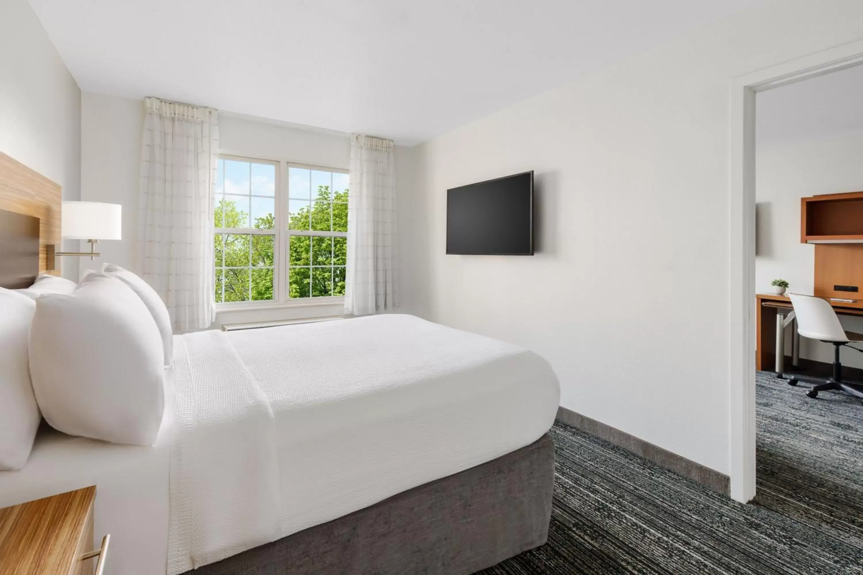 Bedroom, Bed in TownePlace Suites Manchester-Boston Regional Airport