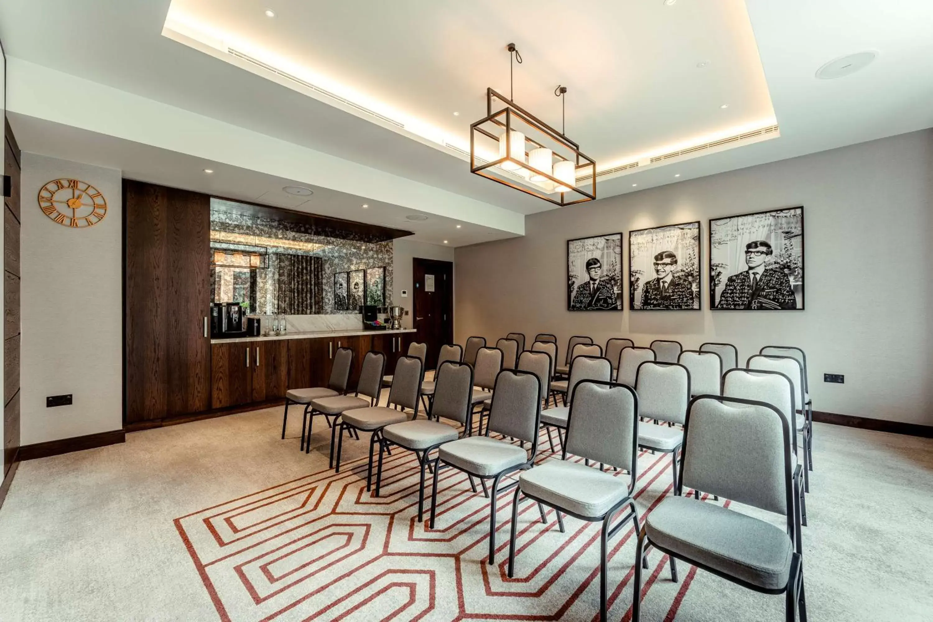 Meeting/conference room in The Fellows House Cambridge, Curio Collection By Hilton