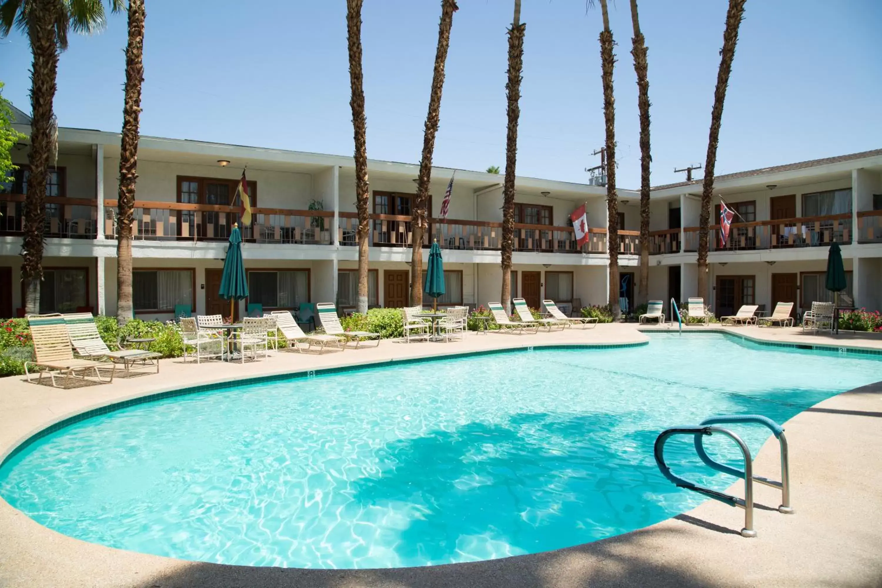 Swimming pool, Property Building in The Inn at Deep Canyon