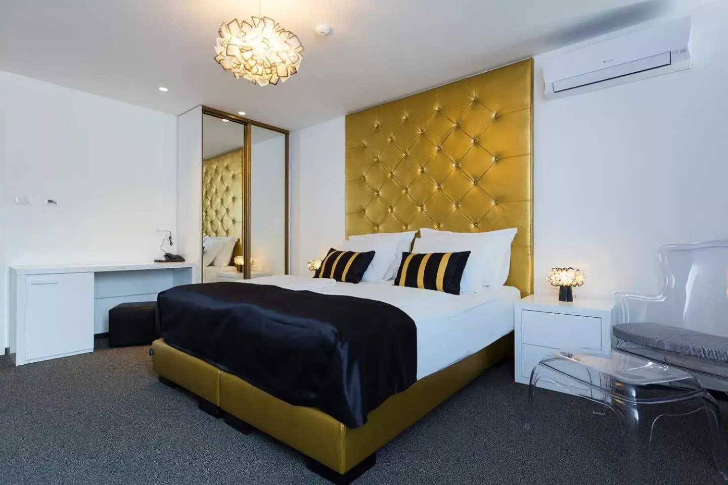 Staff, Bed in B Gold Luxury rooms B&B Staff, Bed in B Gold Luxury rooms B&B