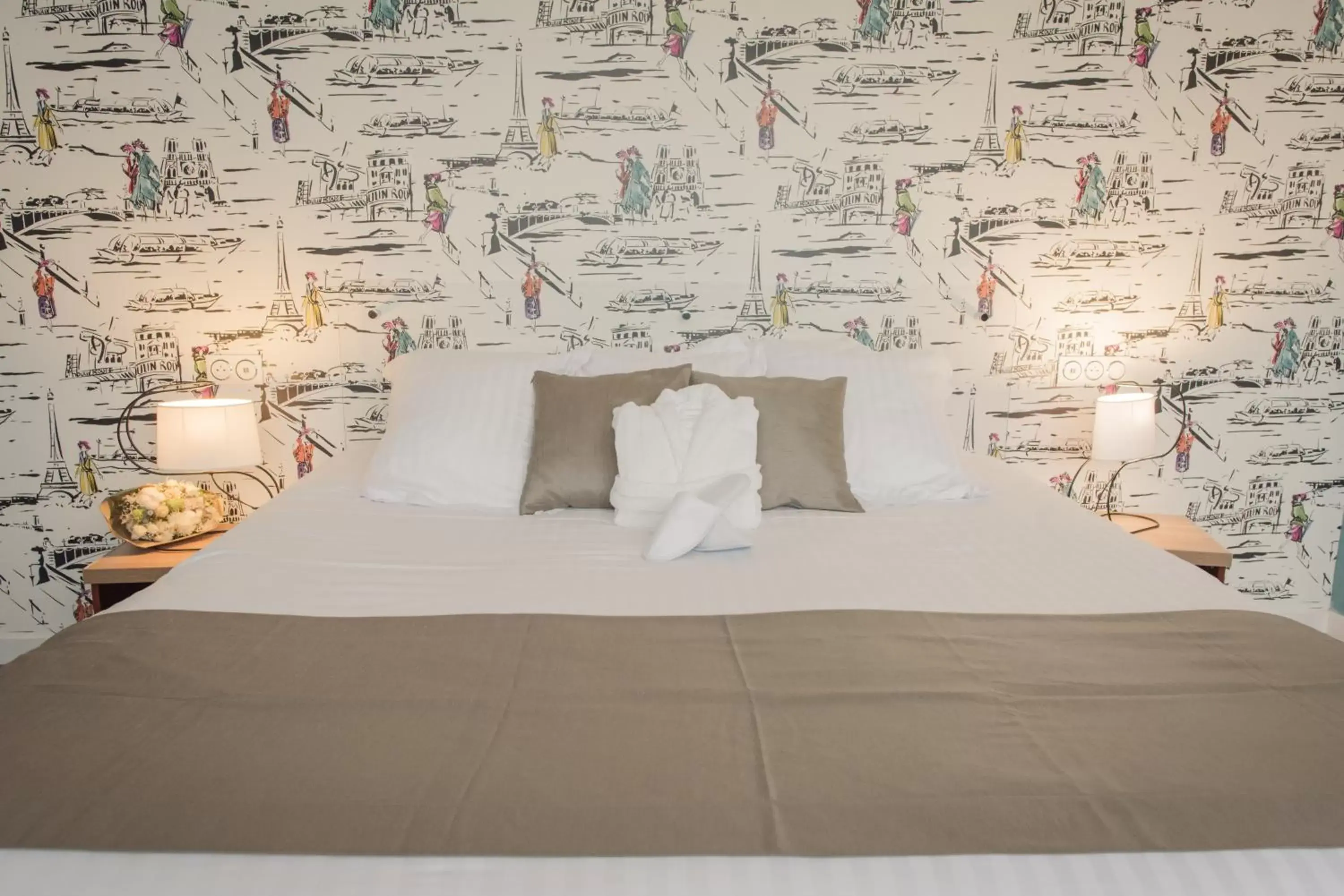 Bedroom, Bed in Best Western Hôtel Hermitage
