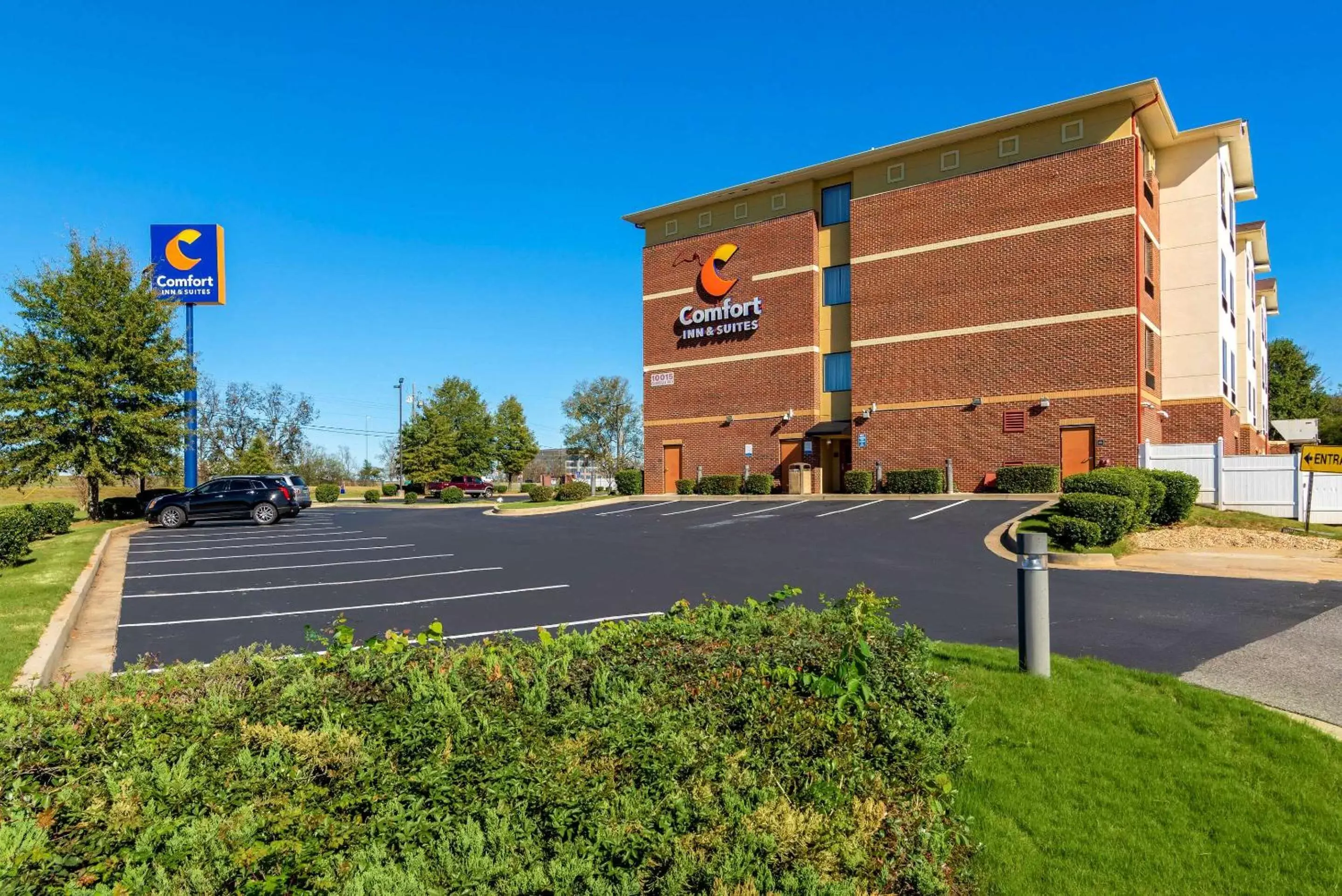 Property building in Comfort Inn & Suites Montgomery Eastchase