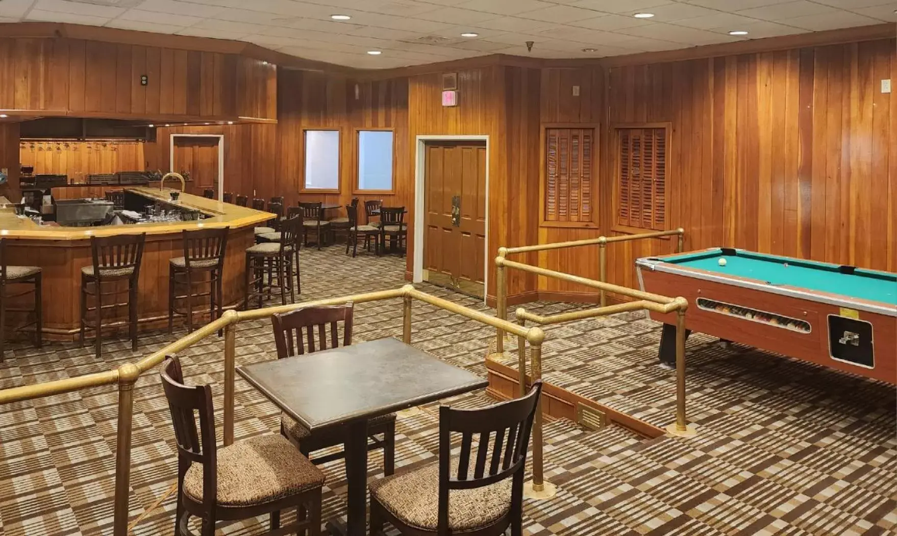 Lounge or bar, Billiards in The Inn on Maritime Bay, Ascend Hotel Collection