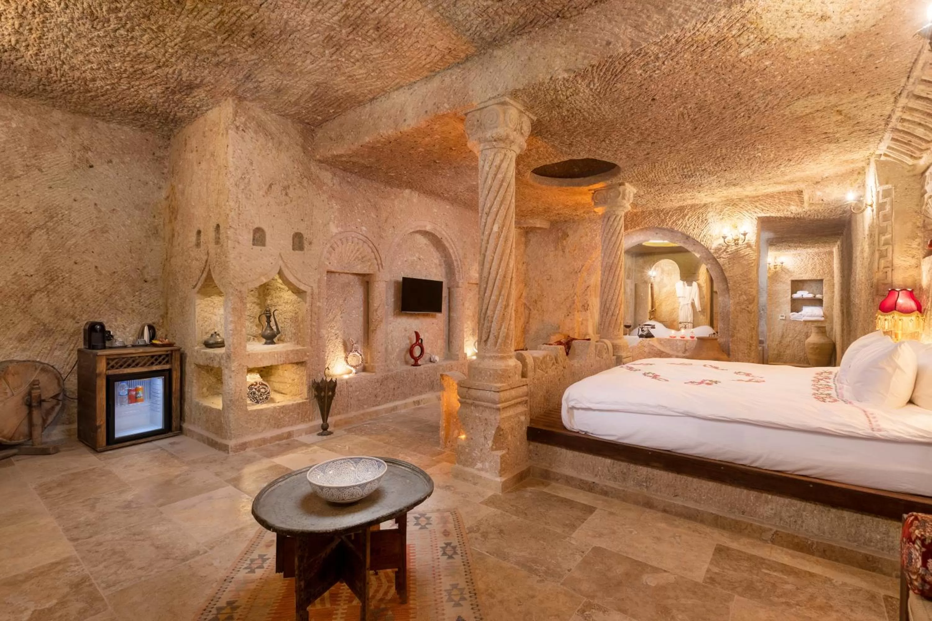 Photo of the whole room, Bed in Kayata Cave Suites Special Class