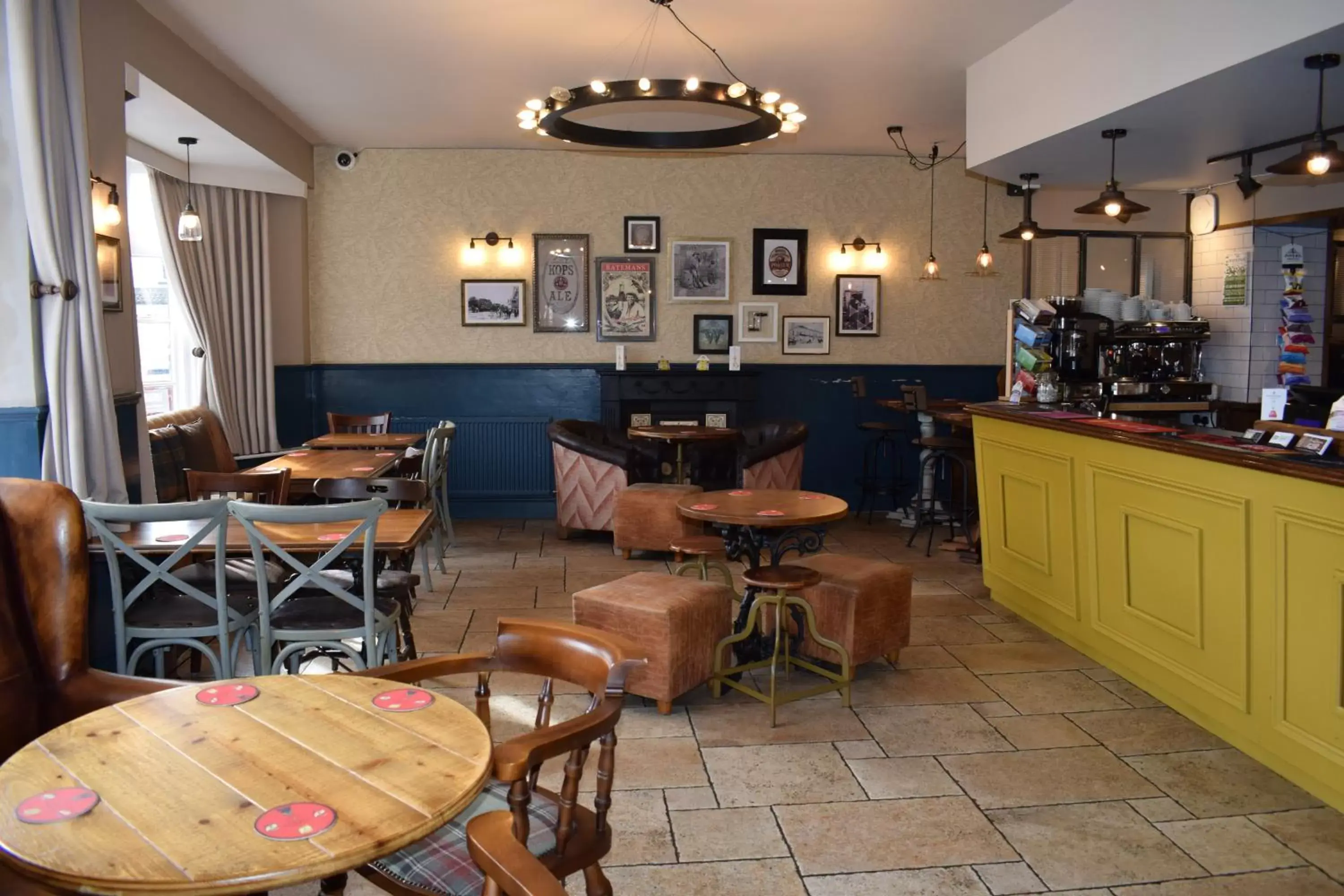 Lounge or bar, Restaurant/Places to Eat in Woolpack Pub & Kitchen