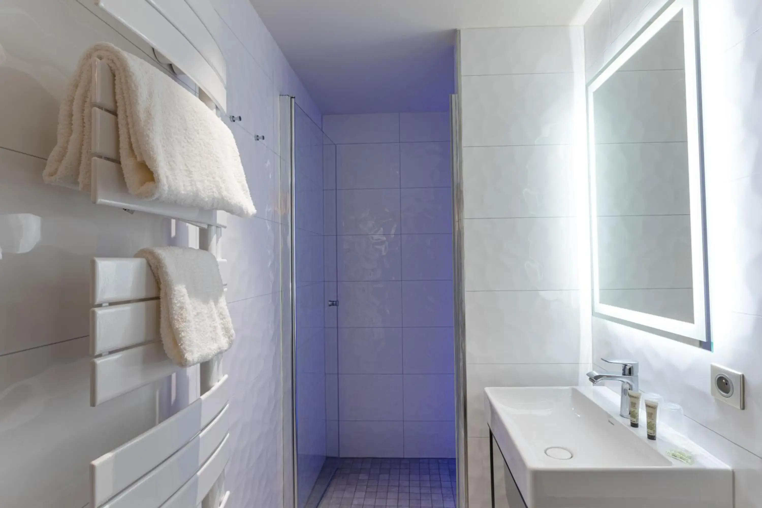 Shower, Bathroom in Europe Haguenau – Hotel & Spa