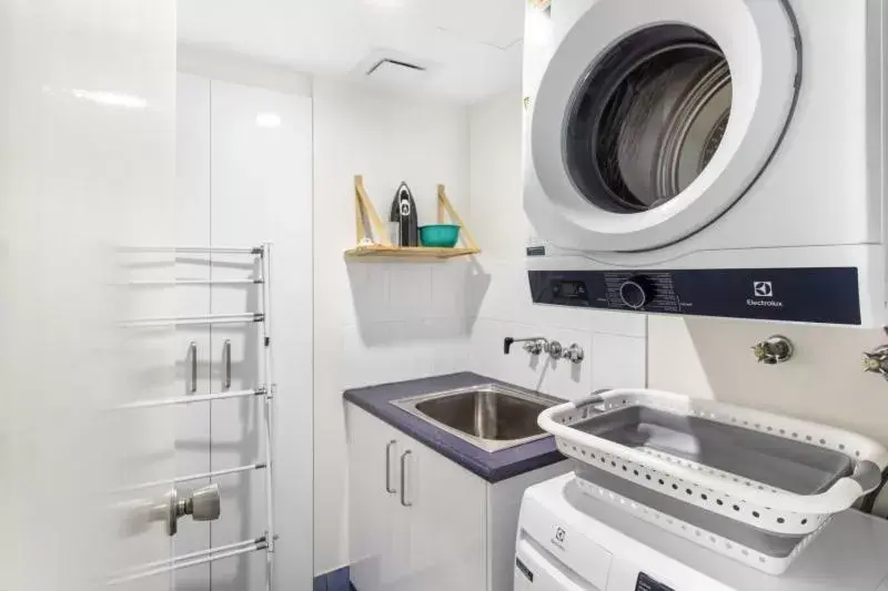 Kitchen/Kitchenette in Boulevard Towers