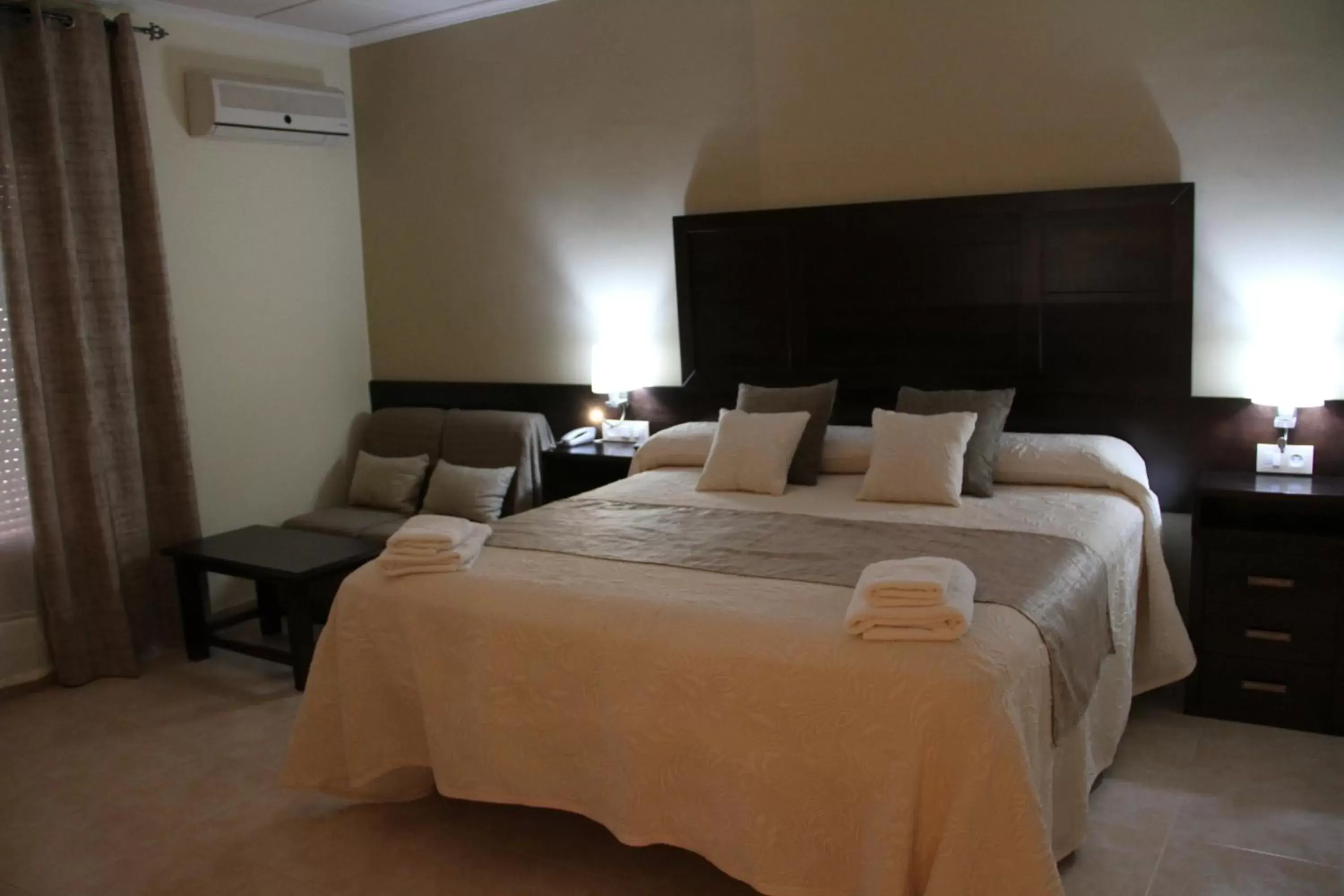 Bedroom, Bed in Hotel Don Juan