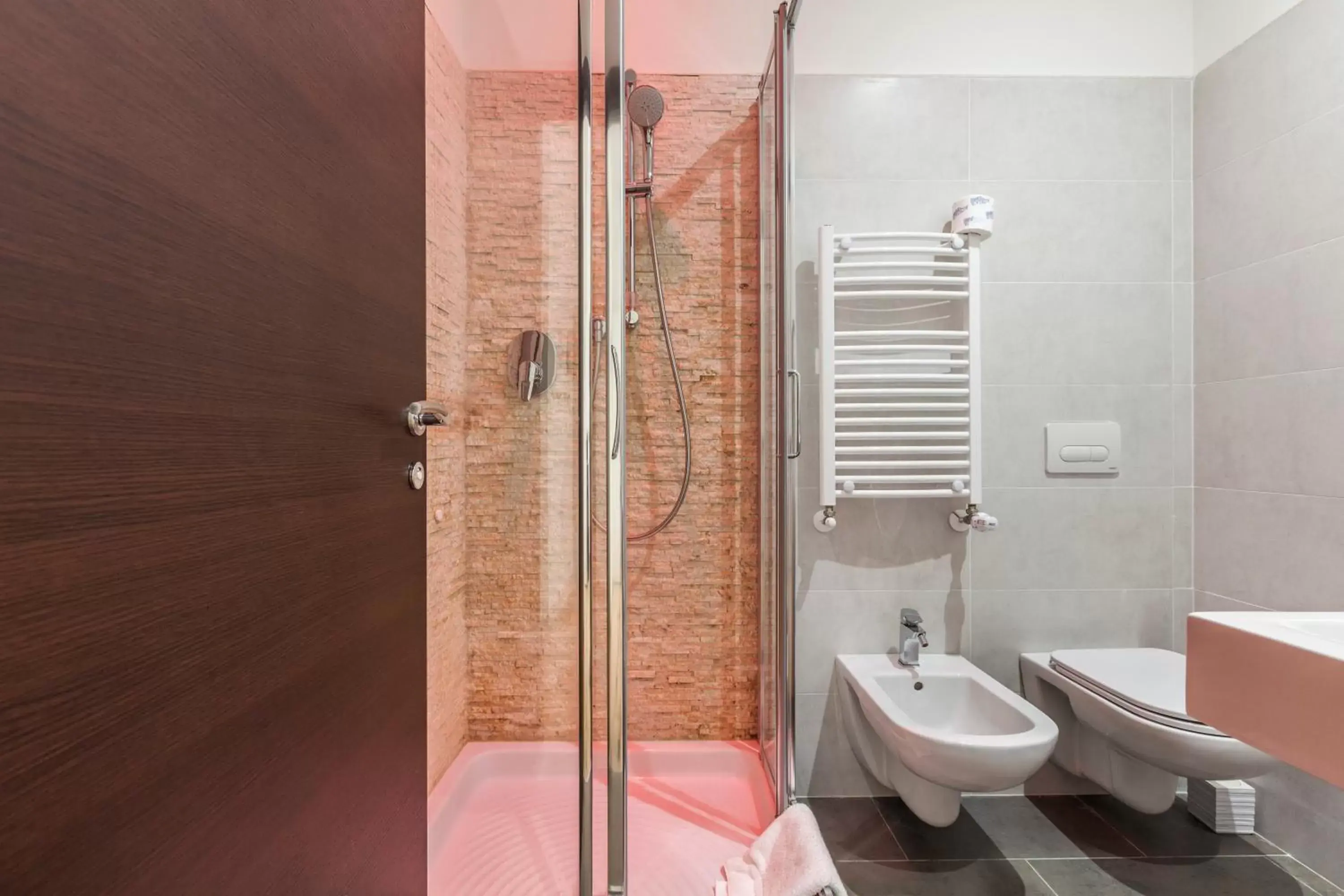 Bedroom, Bathroom in Stardust Rome