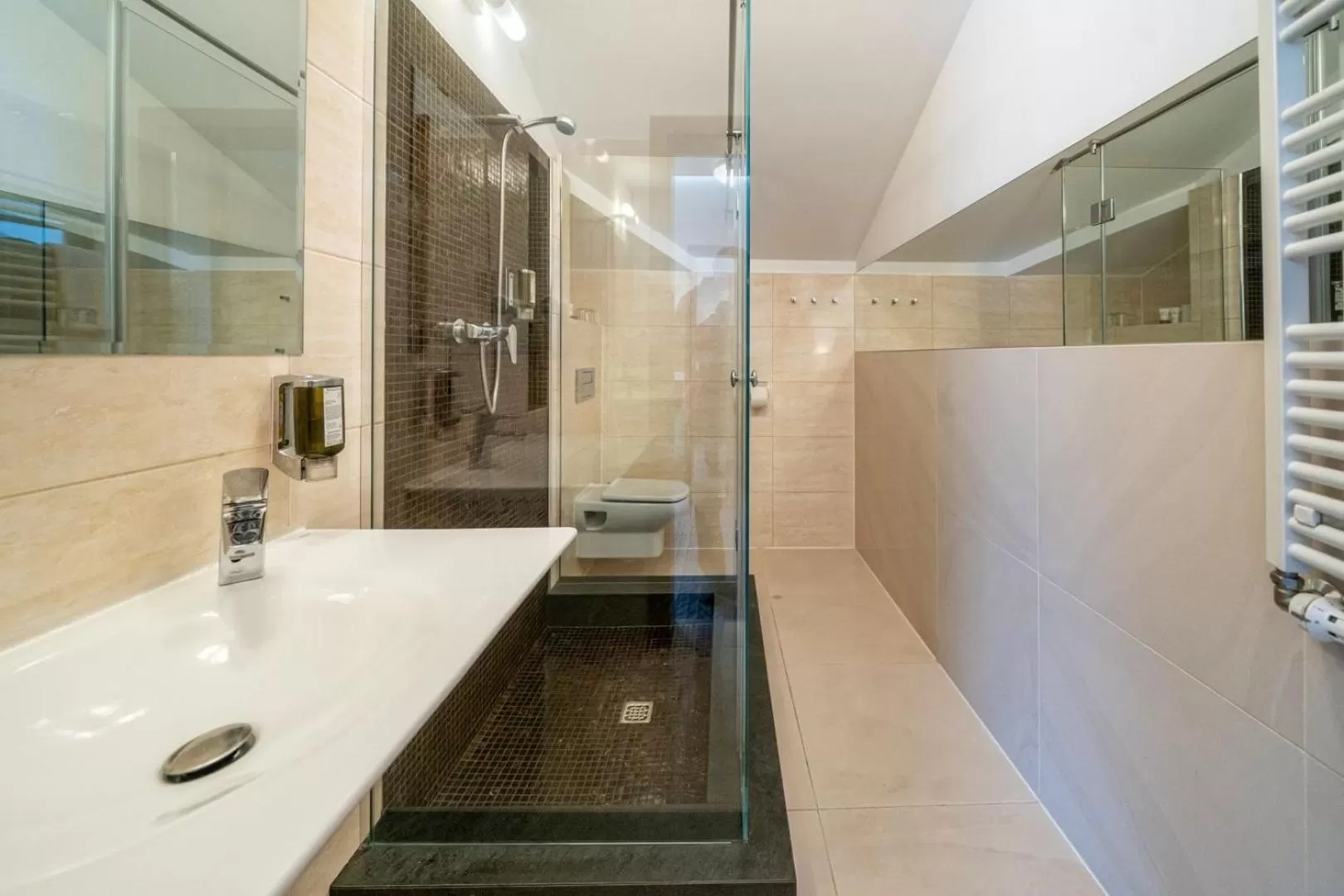 Shower in Hotel META Resort & Vine SPA