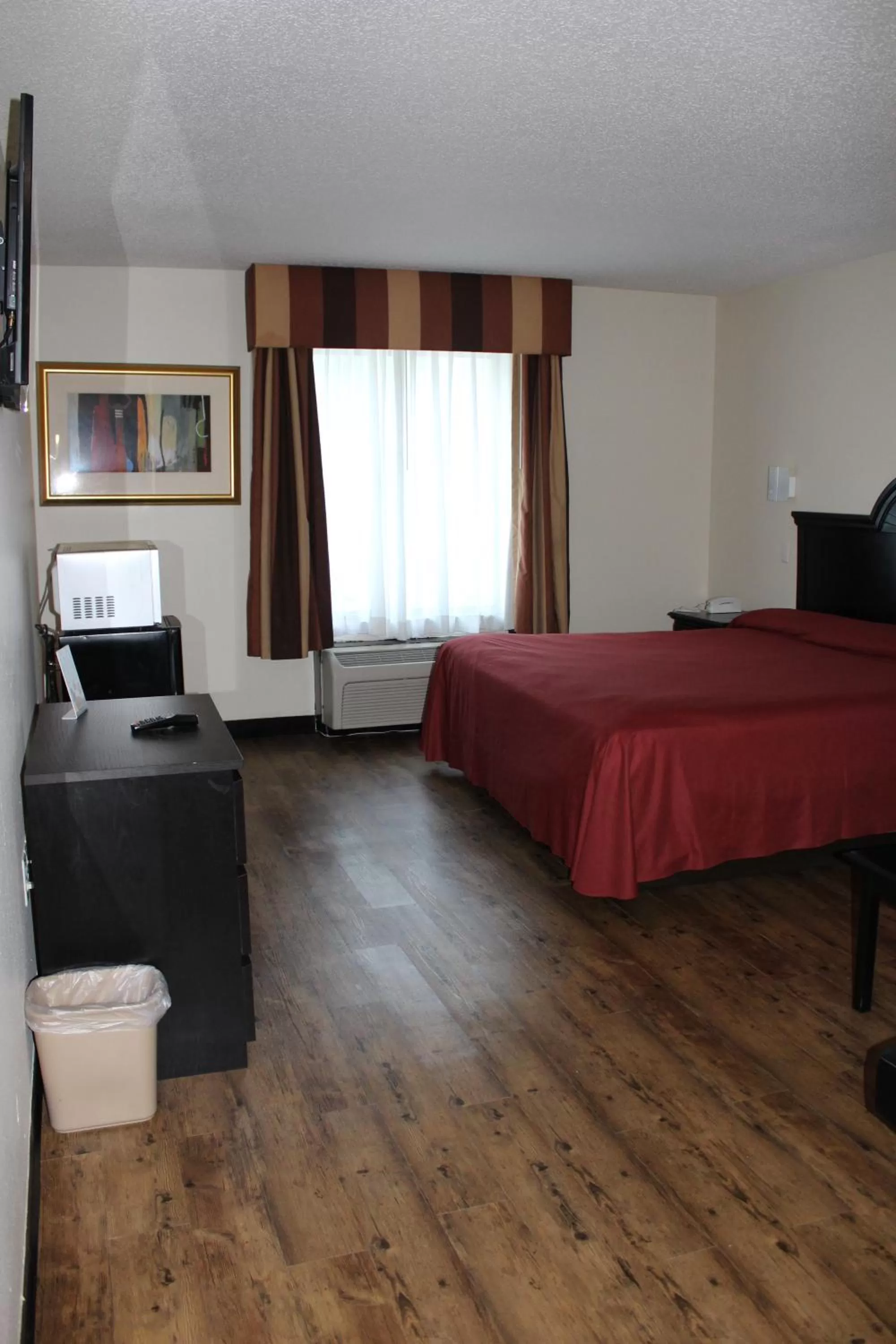 Photo of the whole room, Bed in Araamda Inn