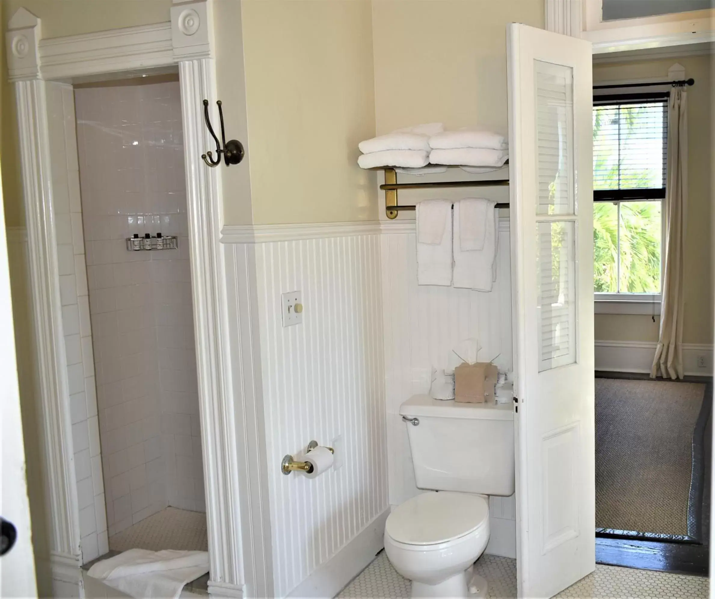 Bathroom in Simonton Court Historic Inn & Cottages