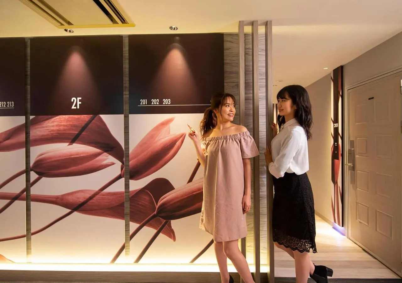 People in HOTEL U's Kouroen