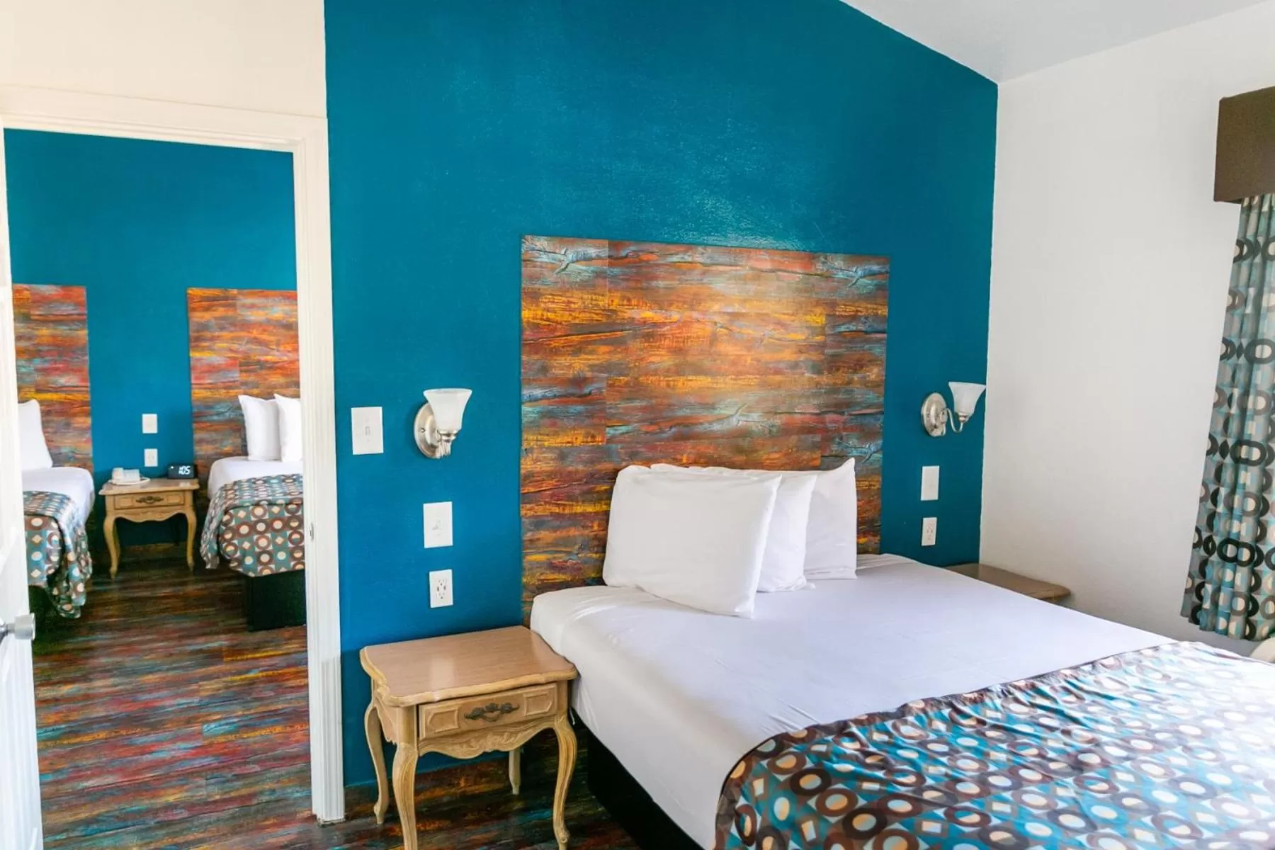 Photo of the whole room, Bed in Anaheim Discovery Inn and Suites