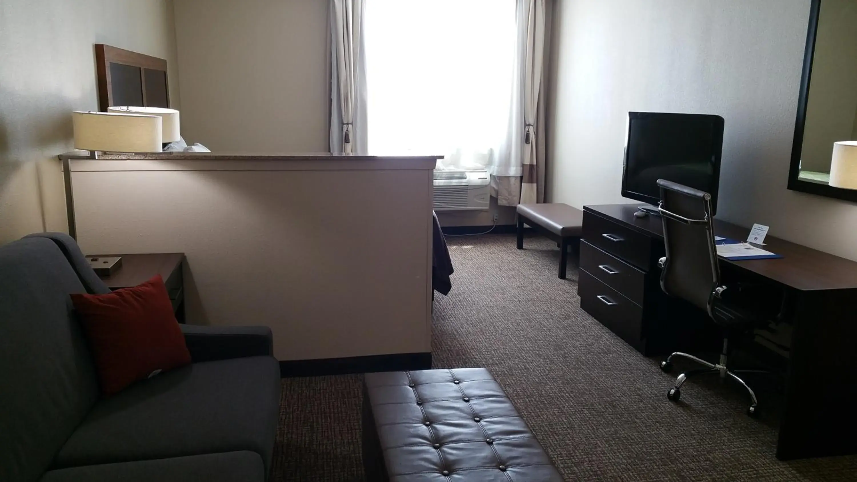 Photo of the whole room, TV/Entertainment Center in Comfort Inn & Suites Lakeside