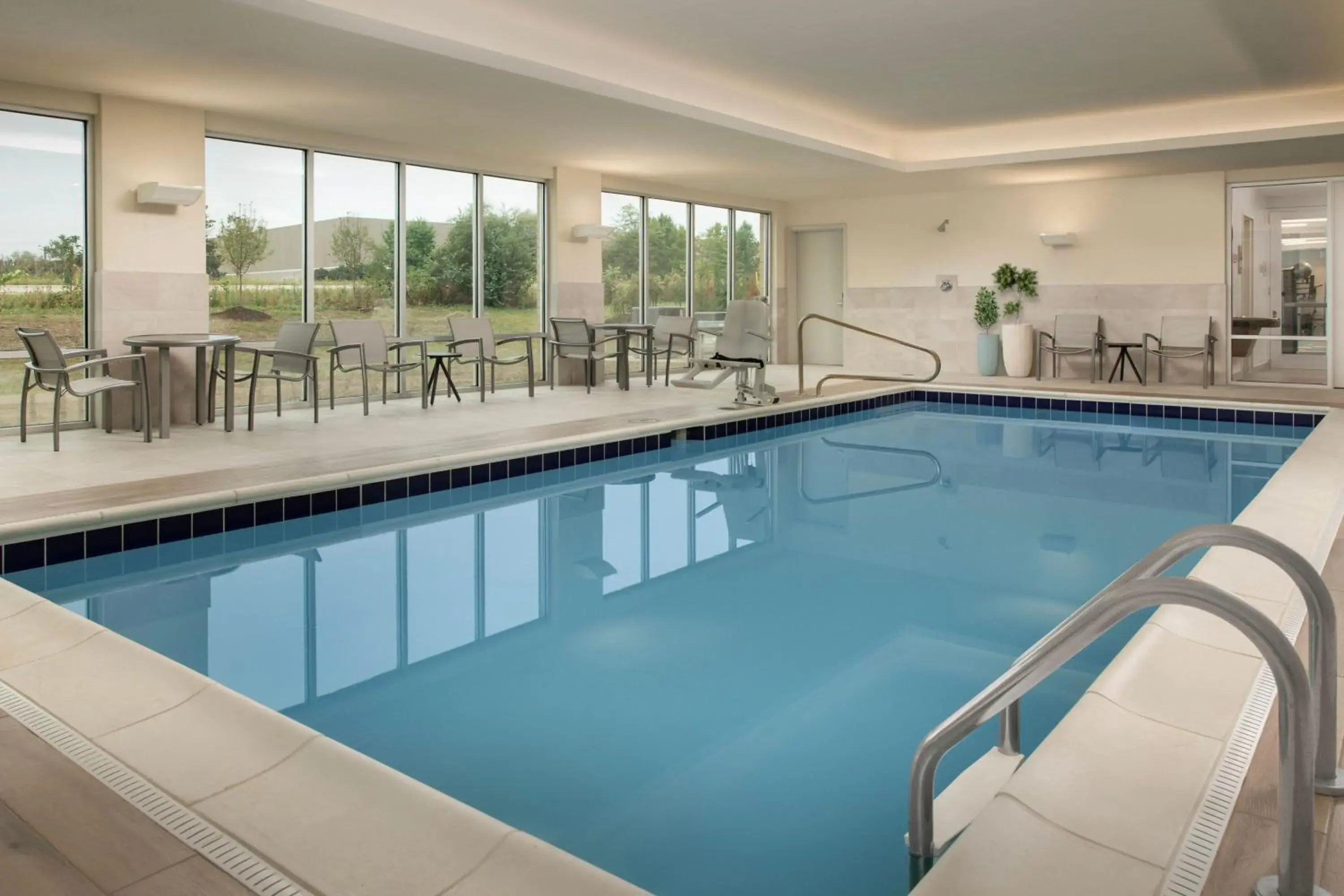 Swimming Pool in SpringHill Suites by Marriott Cincinnati Mason