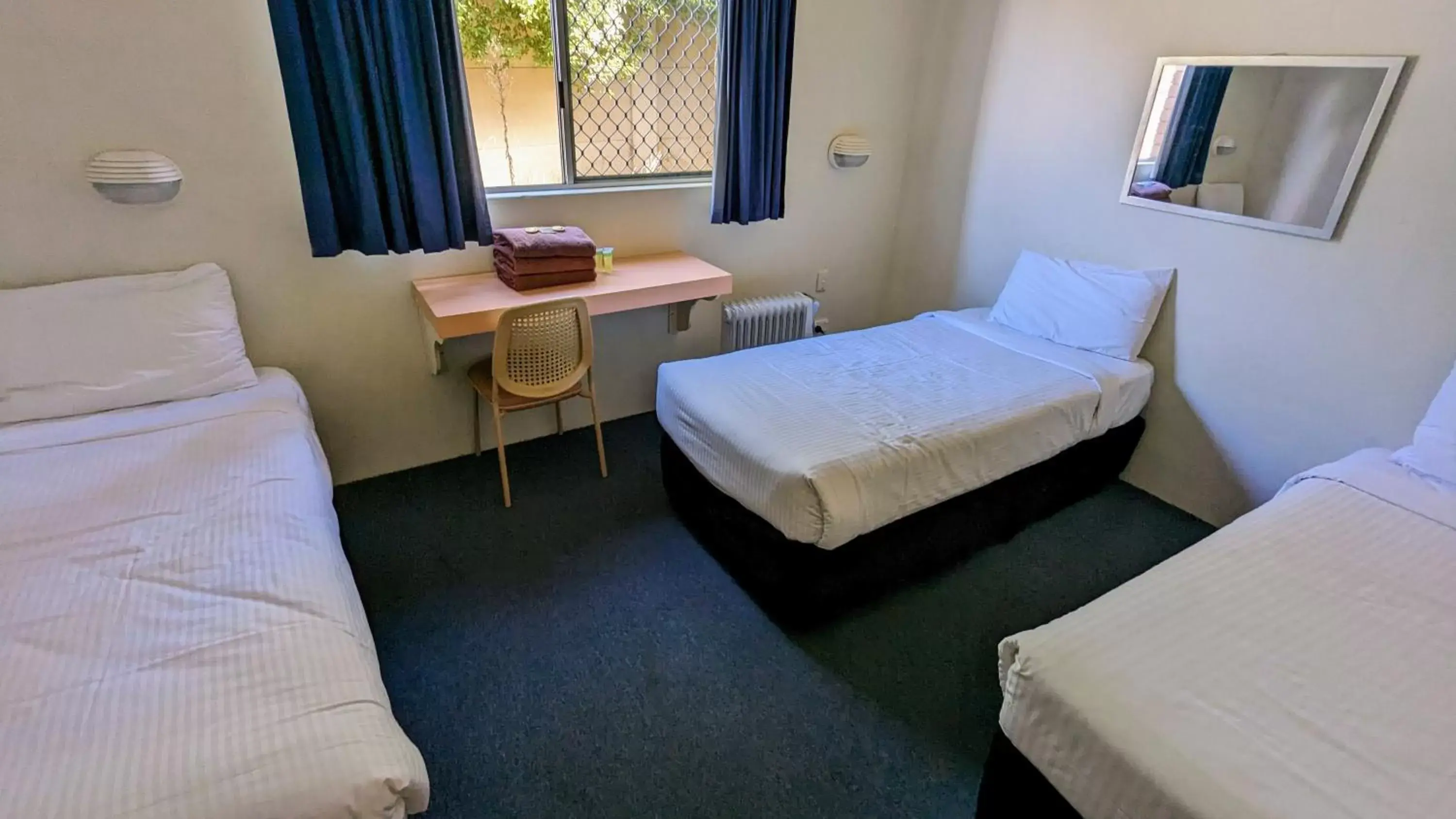 Bedroom, Bed in Armidale Inn