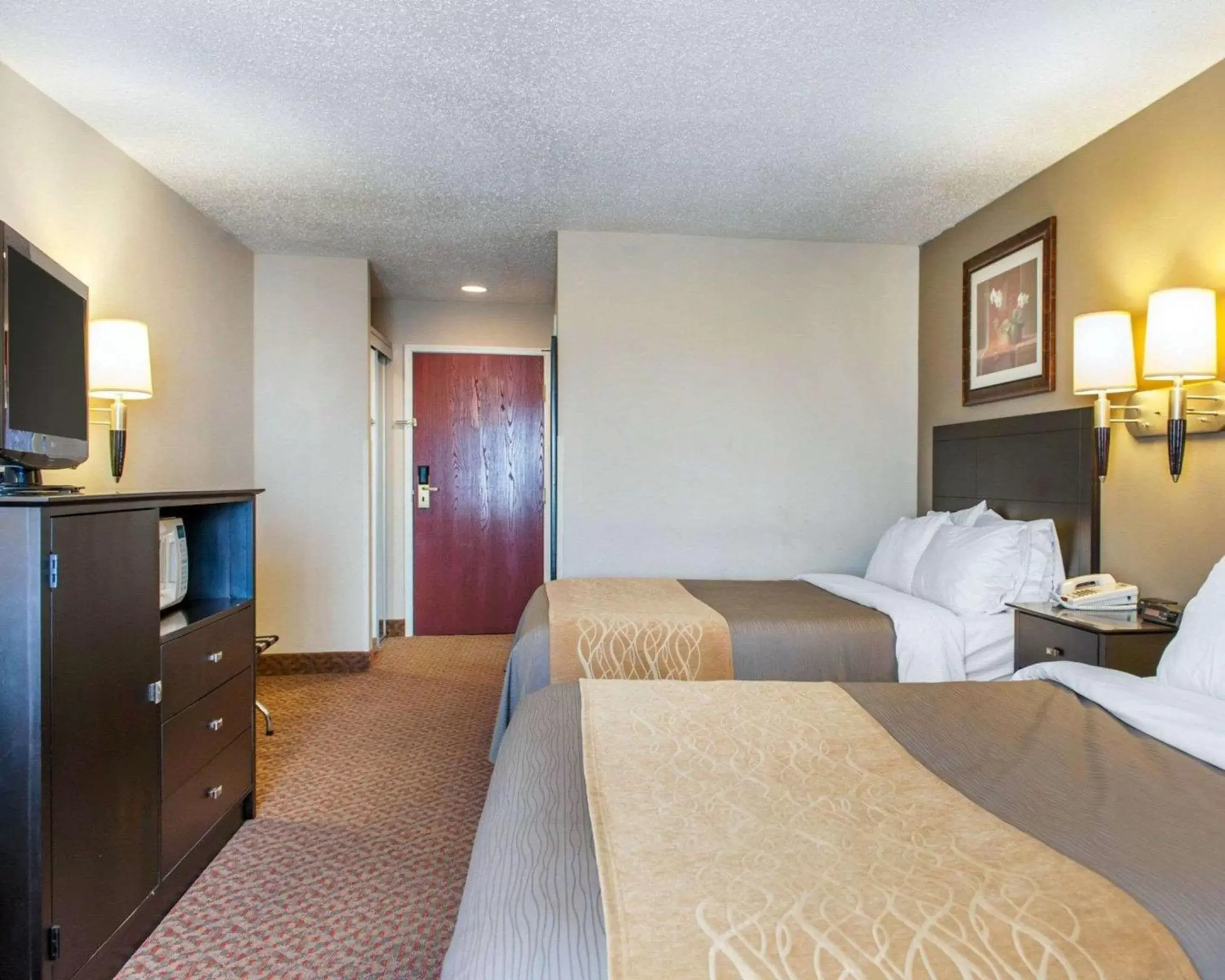 Photo of the whole room, Bed in Comfort Inn Near Ouabache State Park