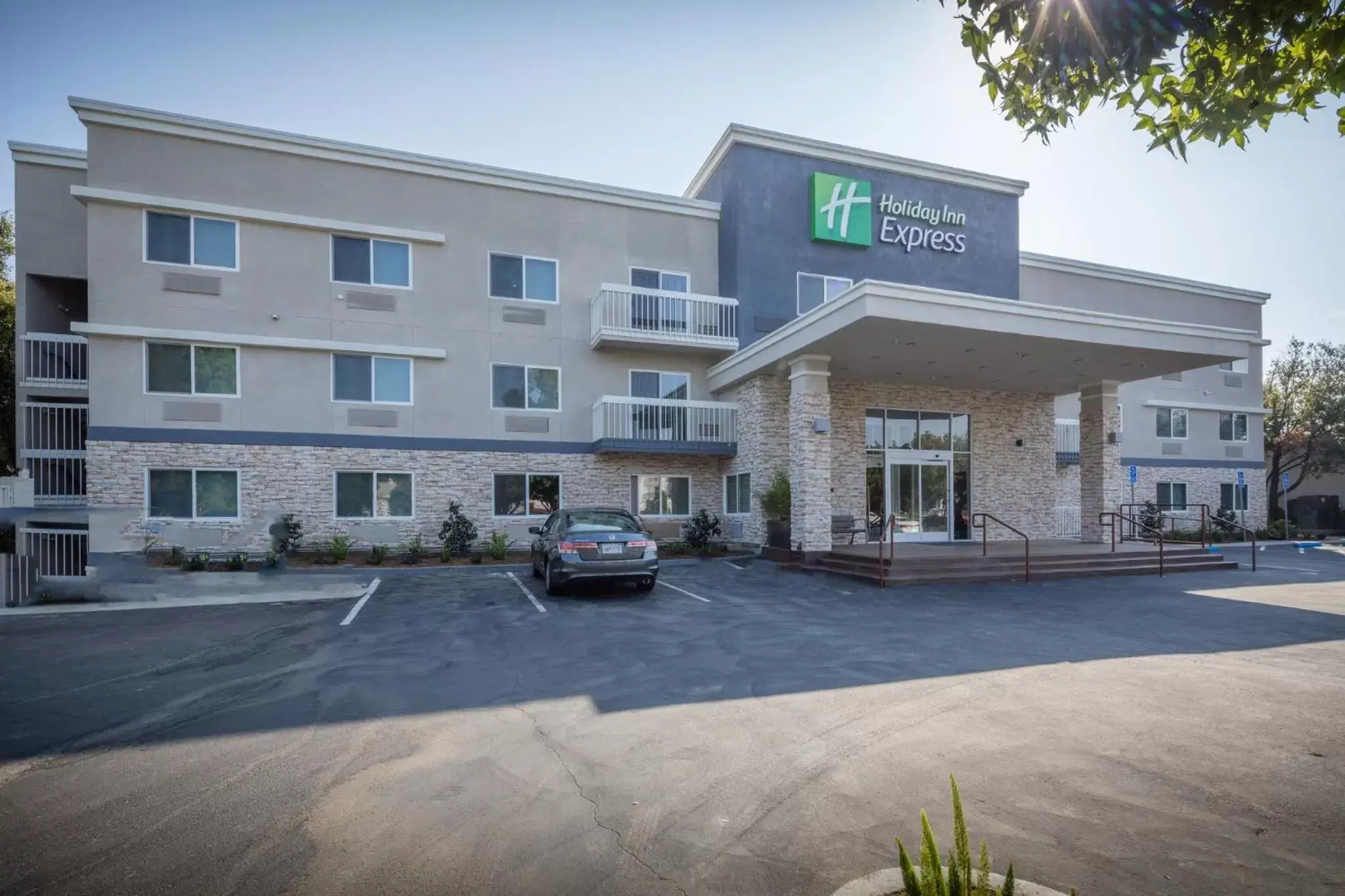 Property Building in Holiday Inn Express - Sunnyvale - Silicon Valley, an IHG Hotel