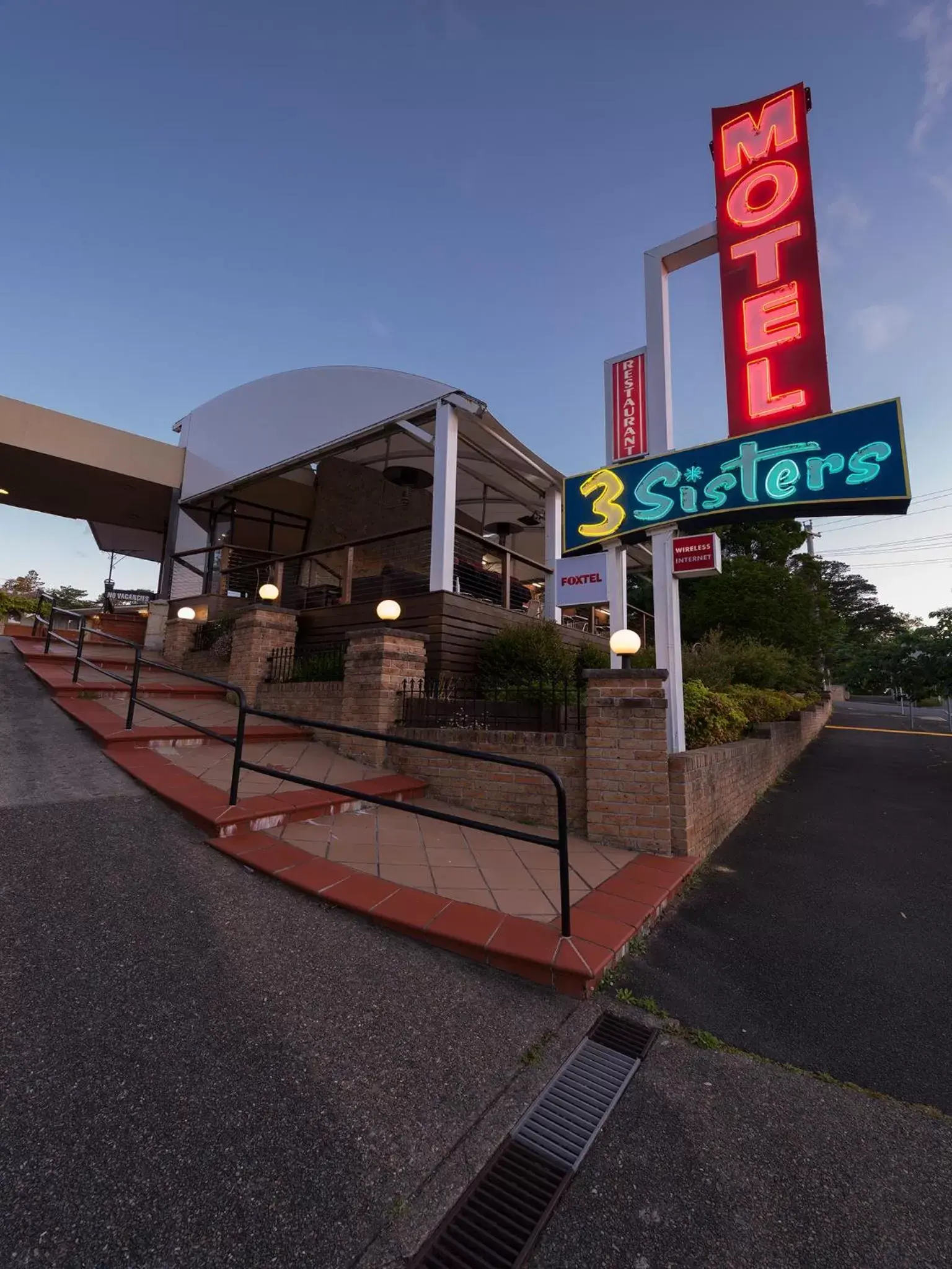 Property logo or sign, Property Building in 3 Sisters Motel