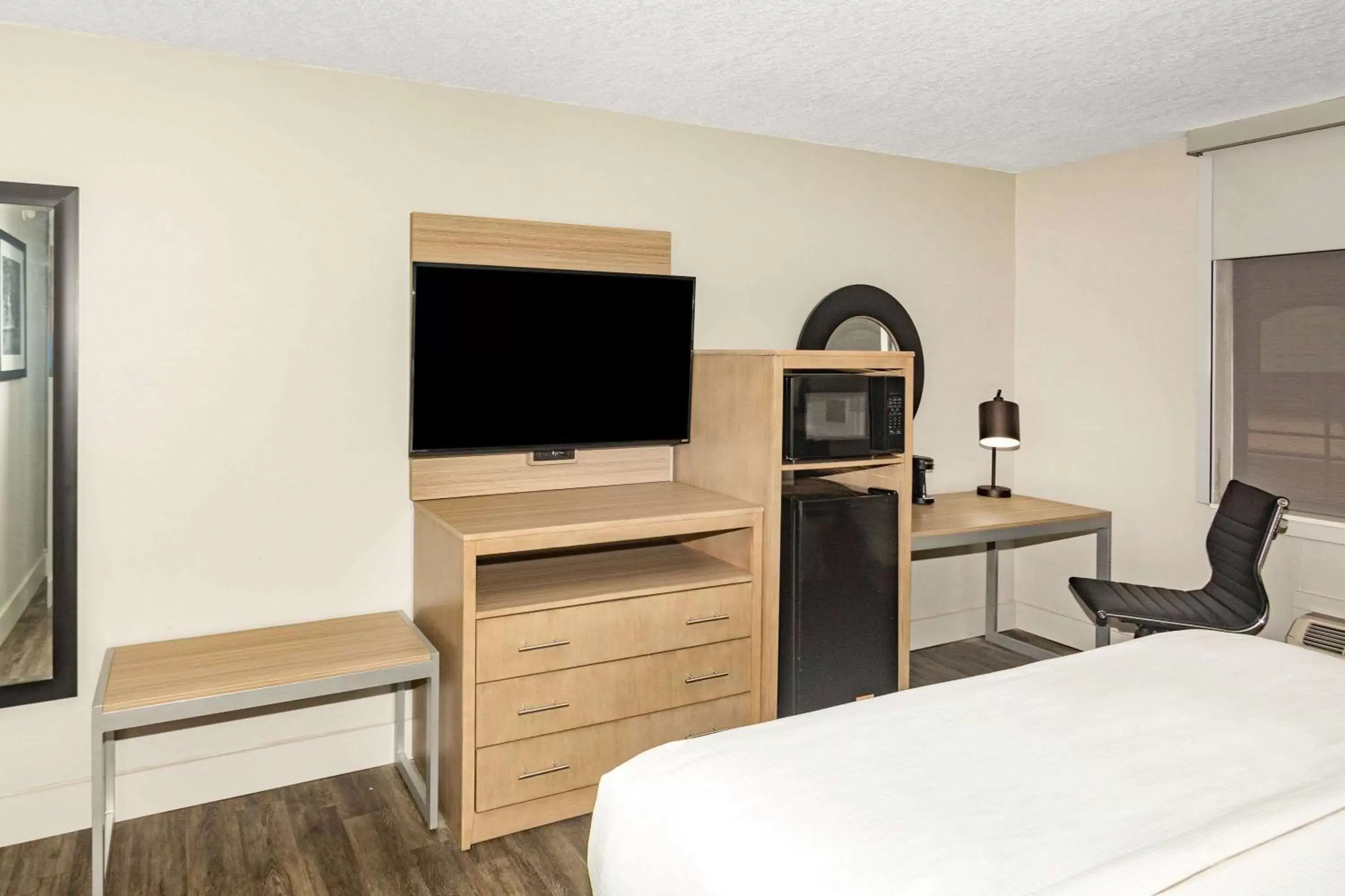 Photo of the whole room, Bed in La Quinta by Wyndham Joplin Photo of the whole room, Bed in La Quinta by Wyndham Joplin