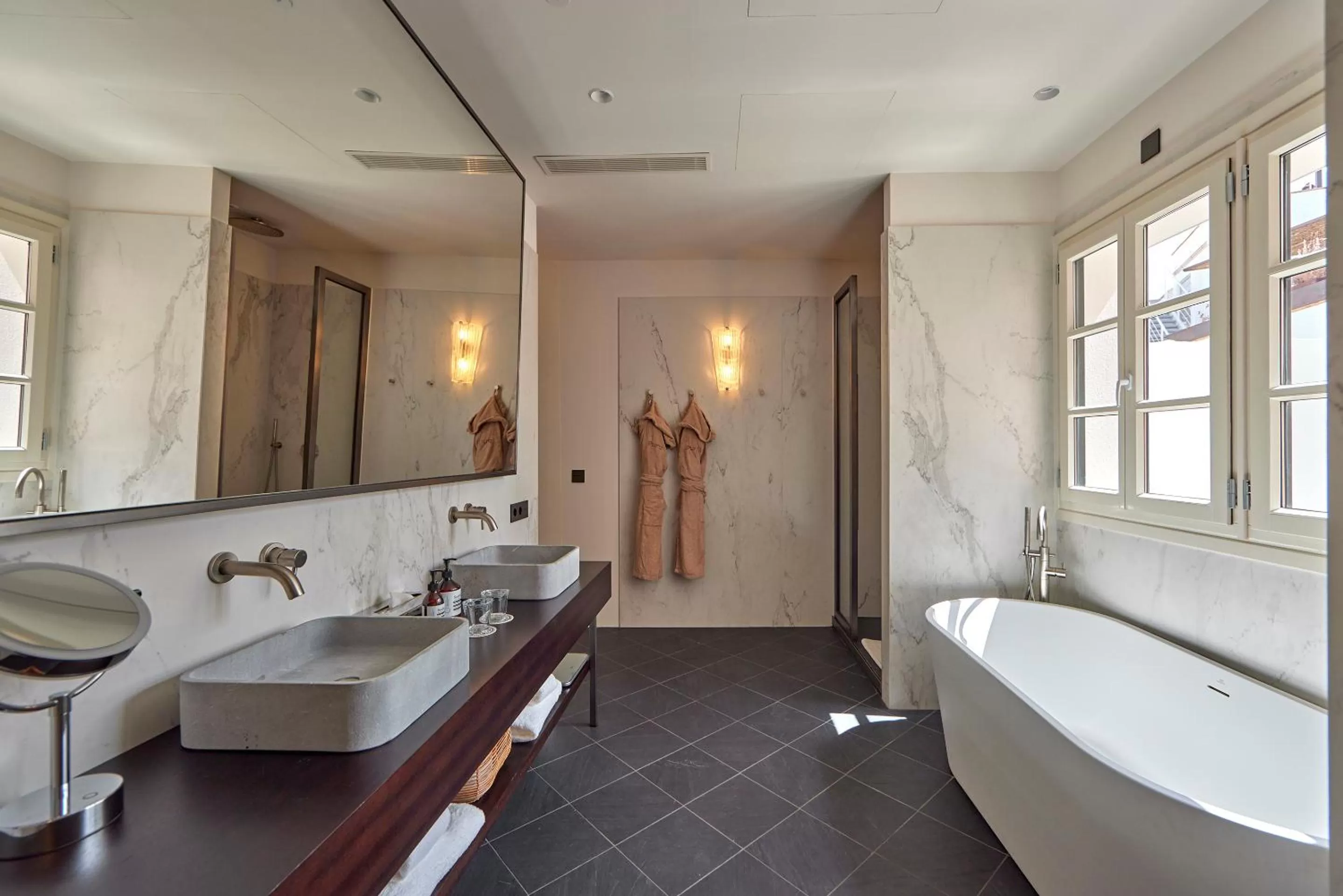 Shower in Puro Grand Hotel