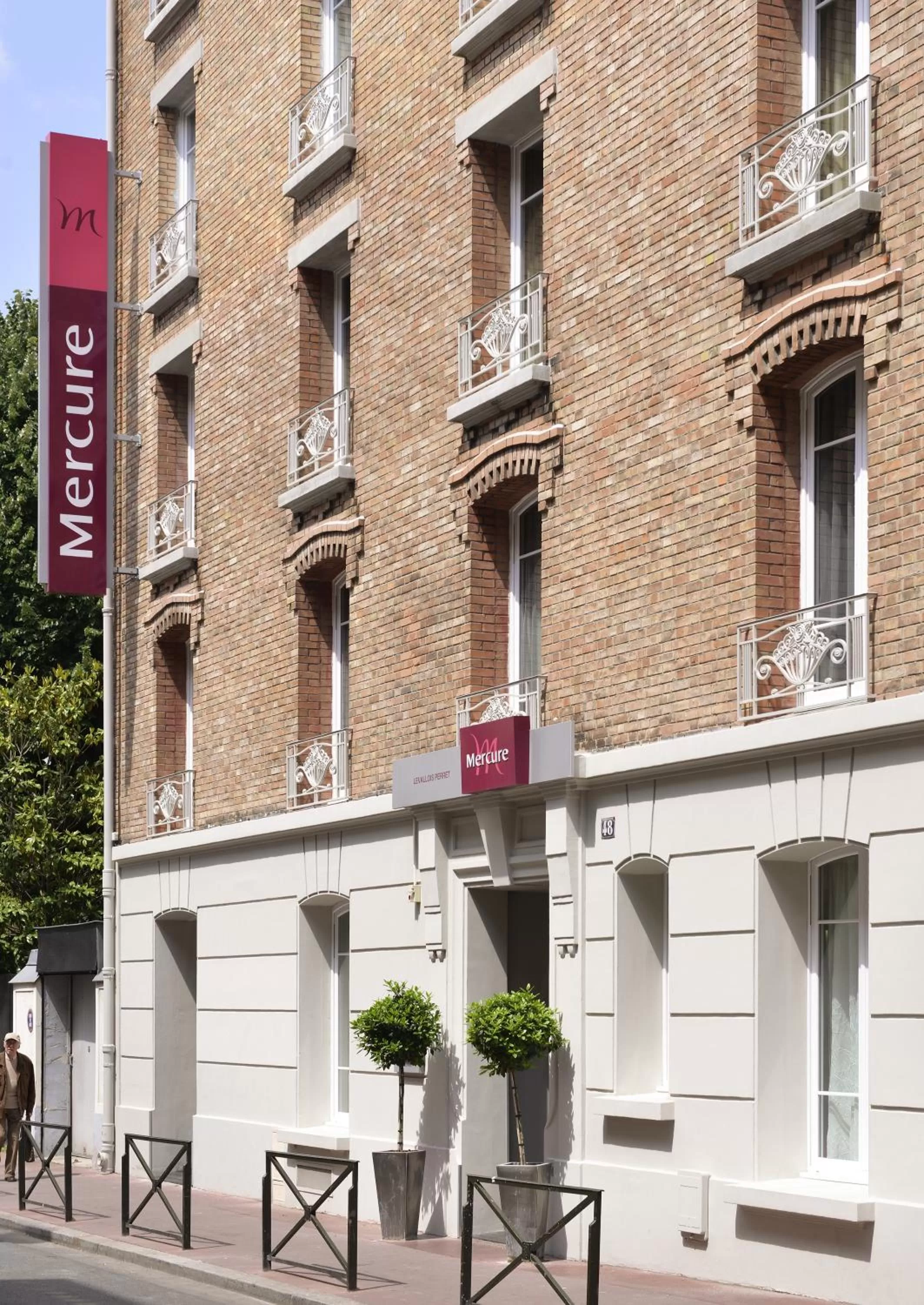 Facade/entrance in Mercure Paris Levallois