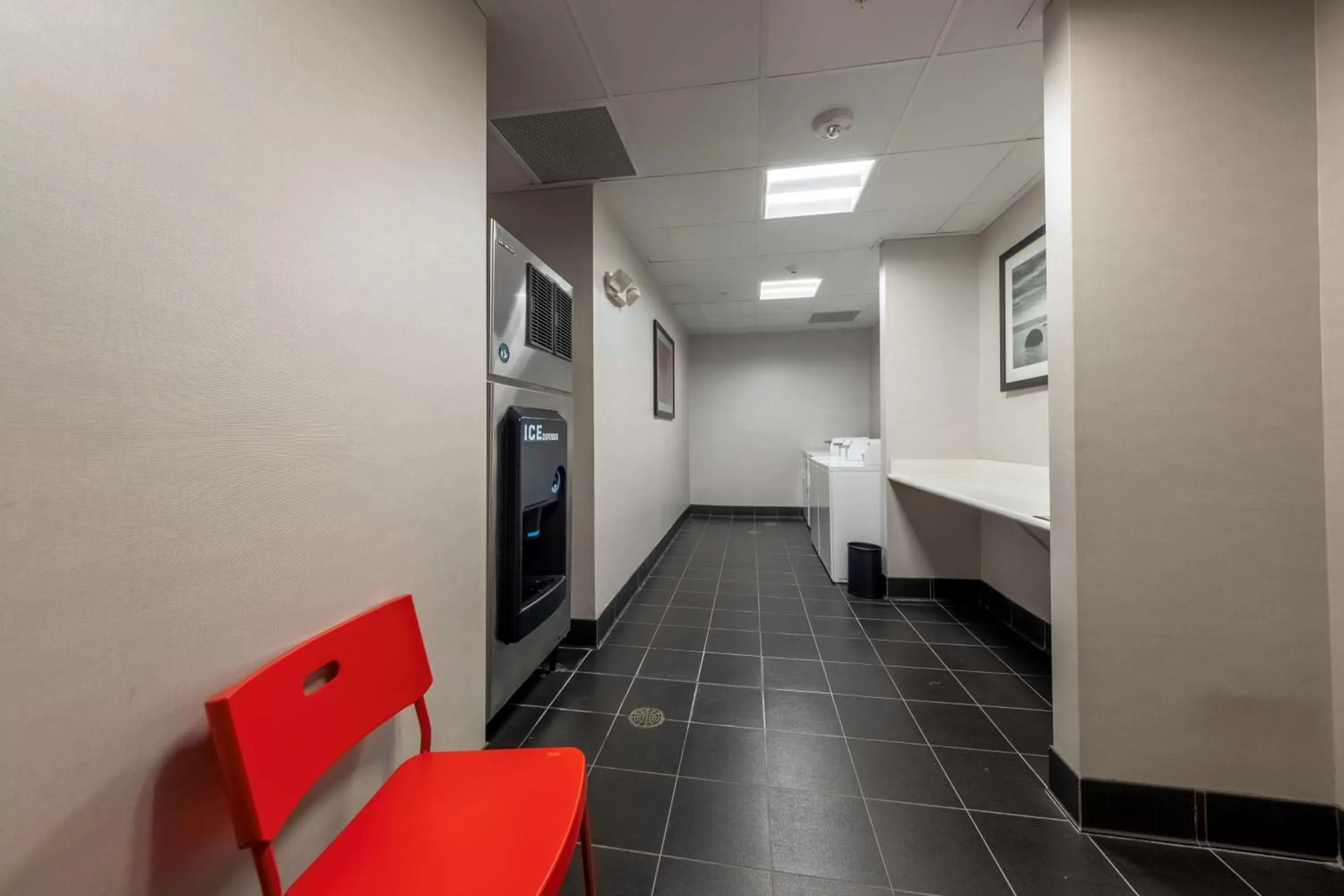 Property building in Hampton Inn & Suites DuPont Property building in Hampton Inn & Suites DuPont