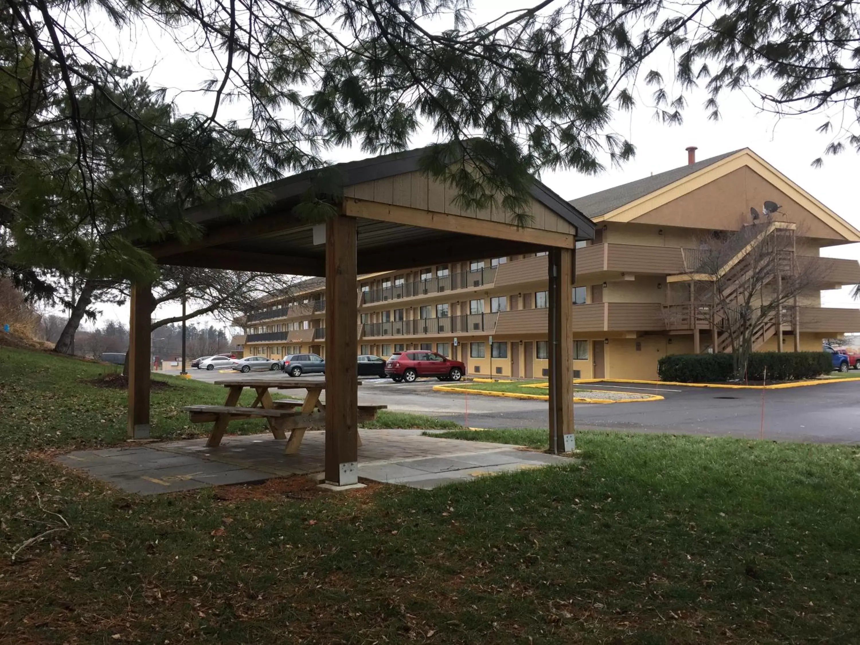 Property Building in Americas Best Value Inn-Pittsburgh Airport
