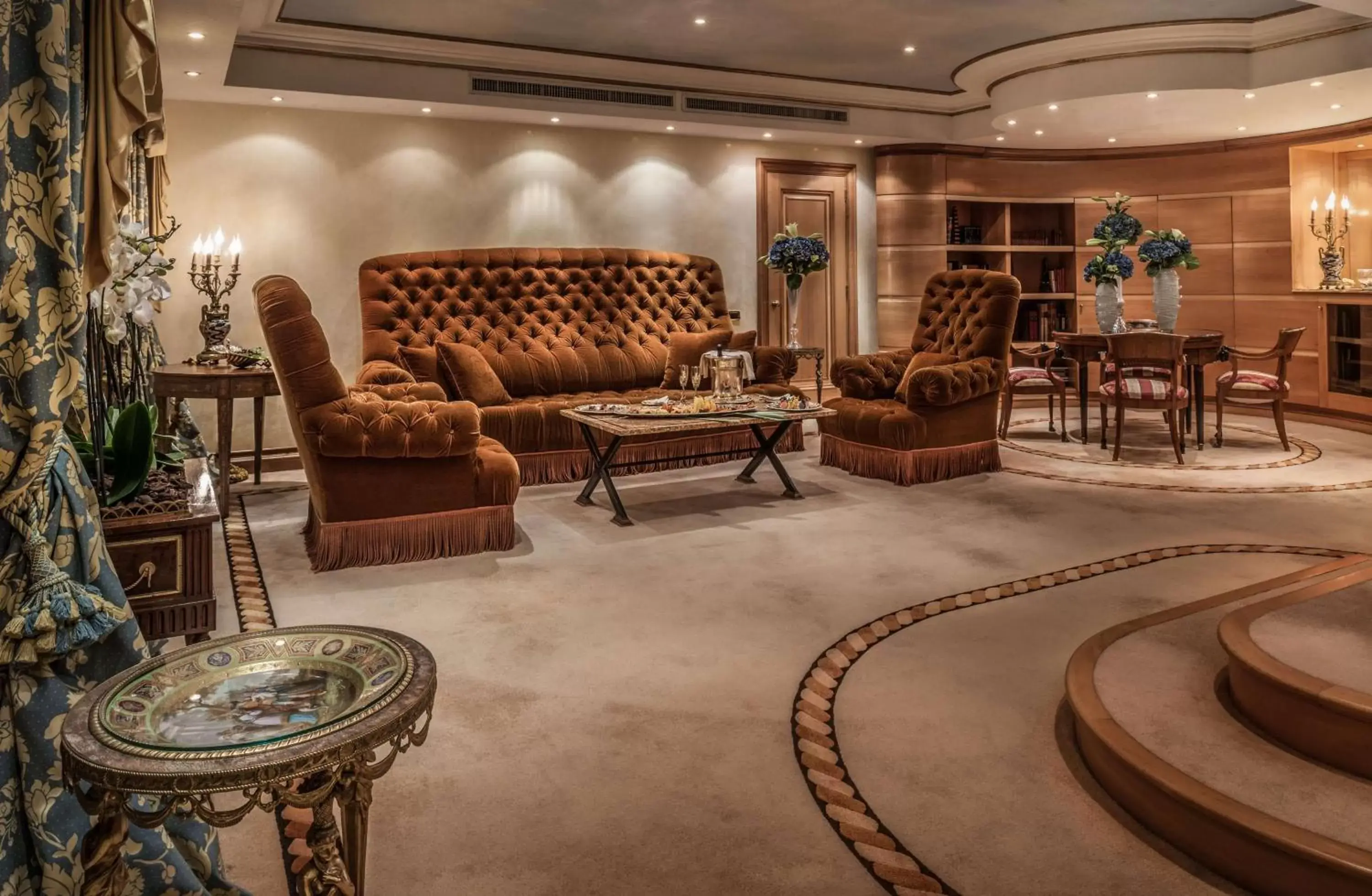 Living room, Lobby/Reception in Rome Cavalieri, A Waldorf Astoria Hotel