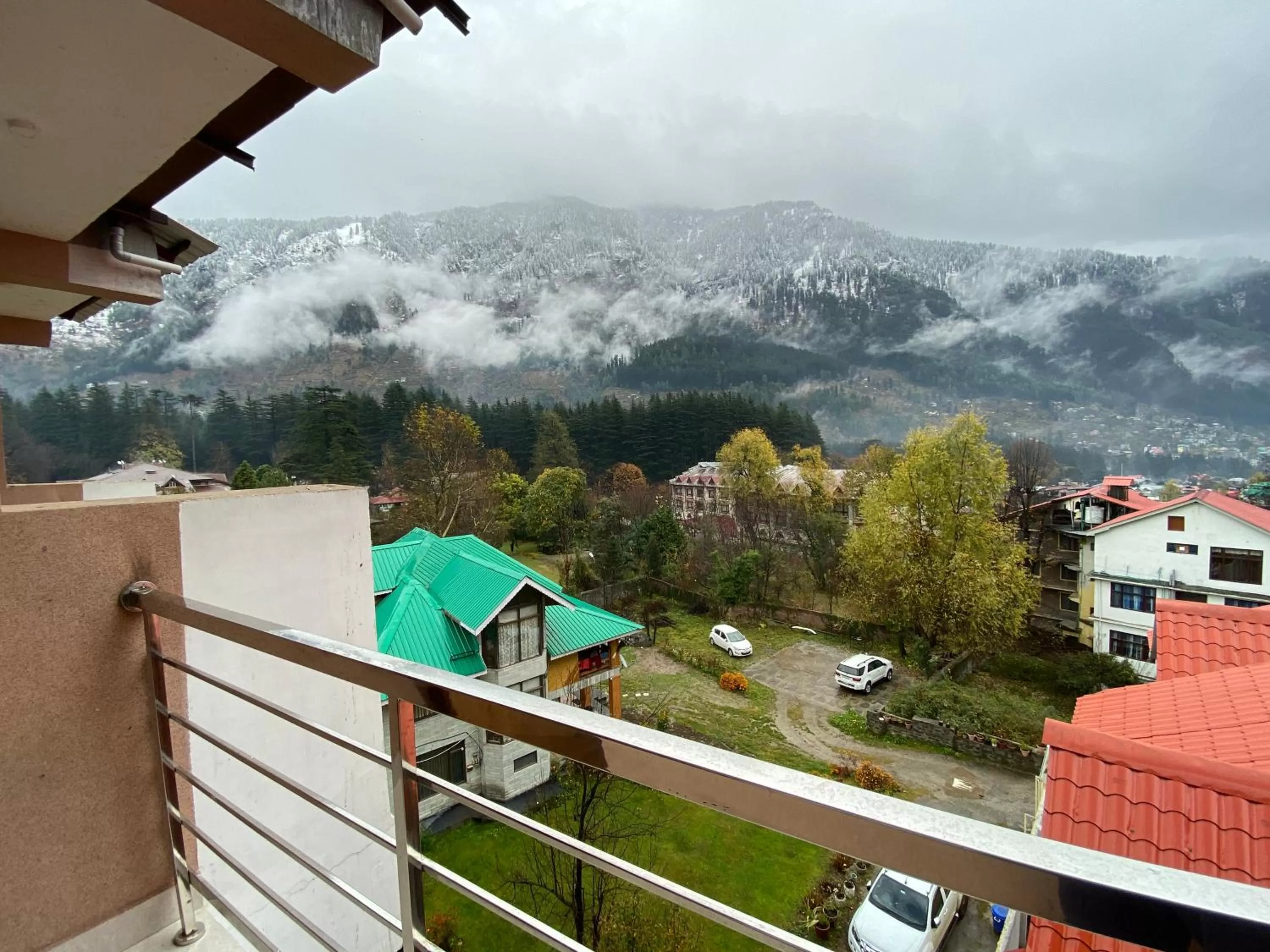 Balcony/Terrace in Hotel Ambika Resort Manali