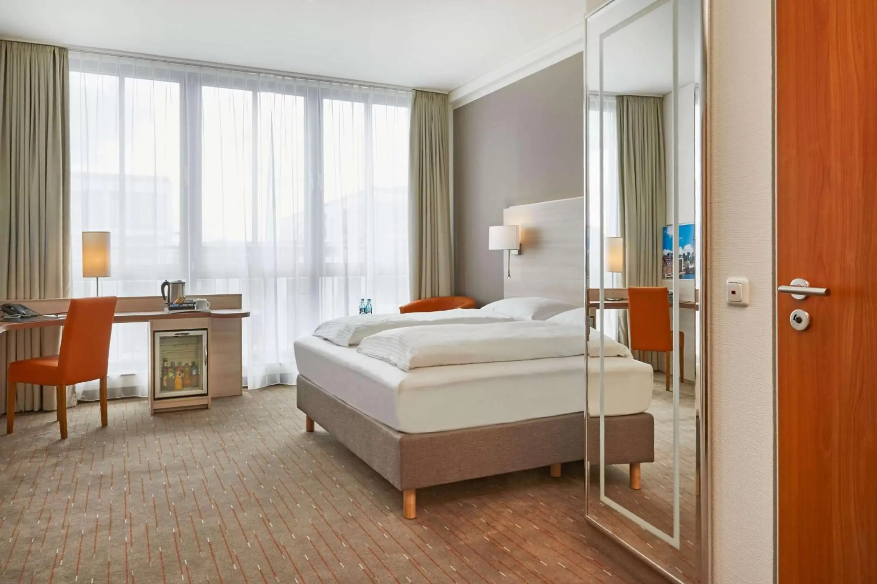 Photo of the whole room, Bed in H+ Hotel Berlin Mitte Photo of the whole room, Bed in H+ Hotel Berlin Mitte