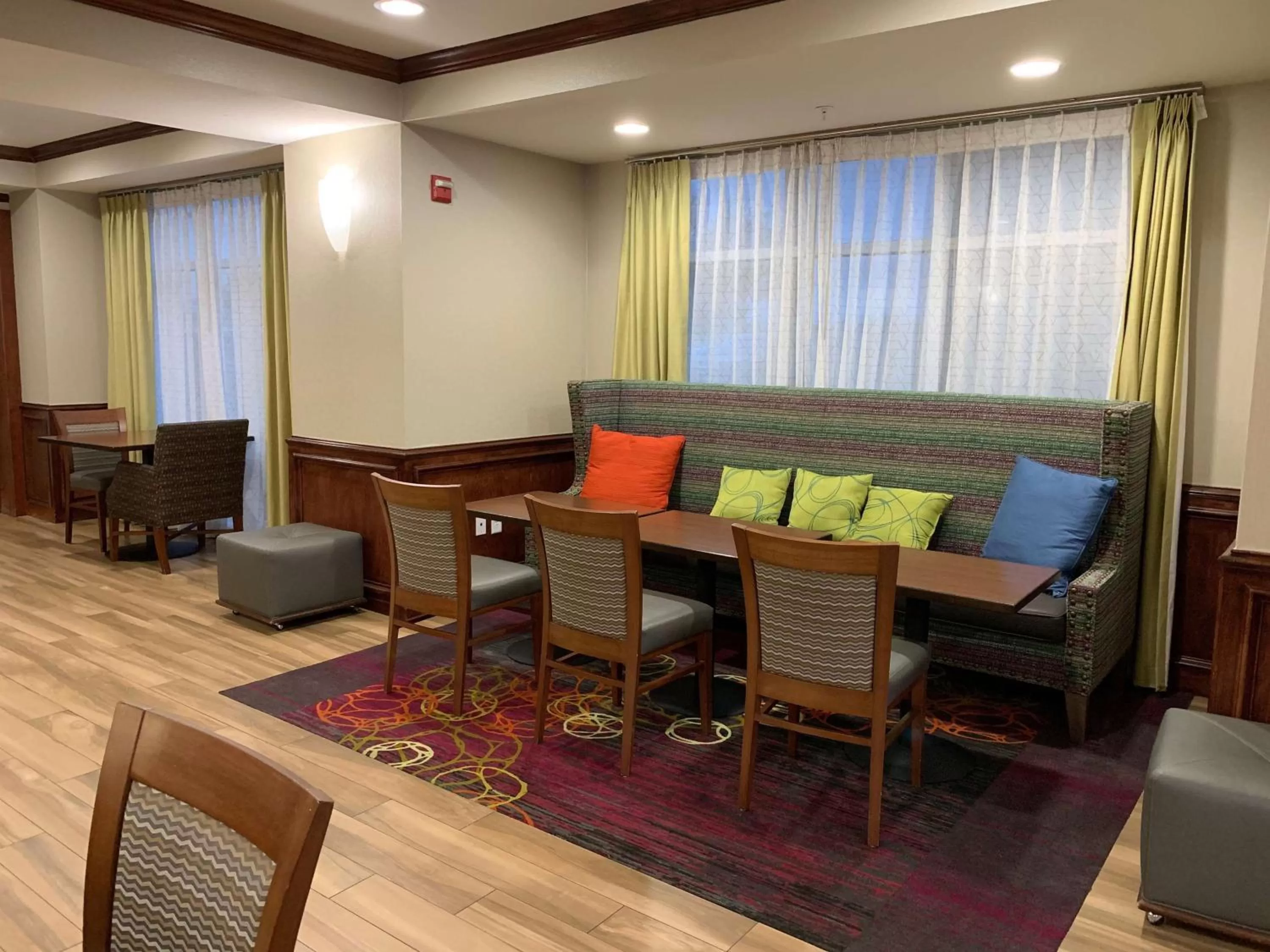 Dining area in Hampton Inn Fort Stockton