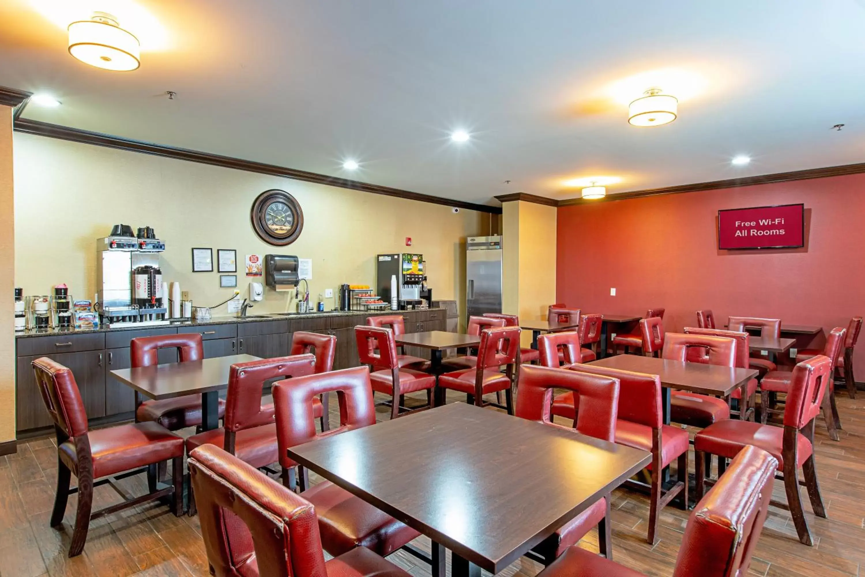 Breakfast, Restaurant/Places to Eat in Red Roof Inn & Suites Omaha - Council Bluffs