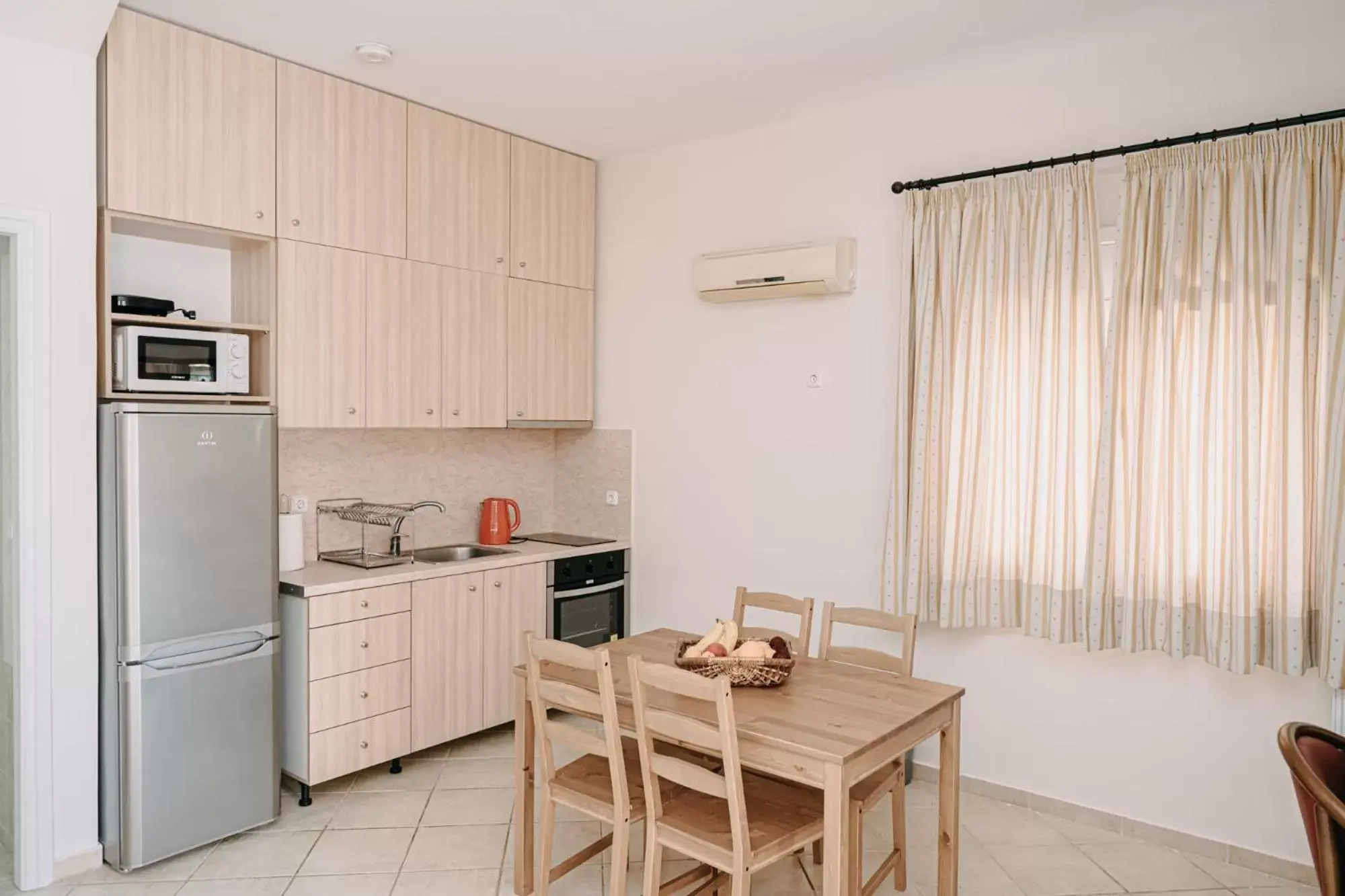 Dining area, Kitchen/Kitchenette in Corinthian Village