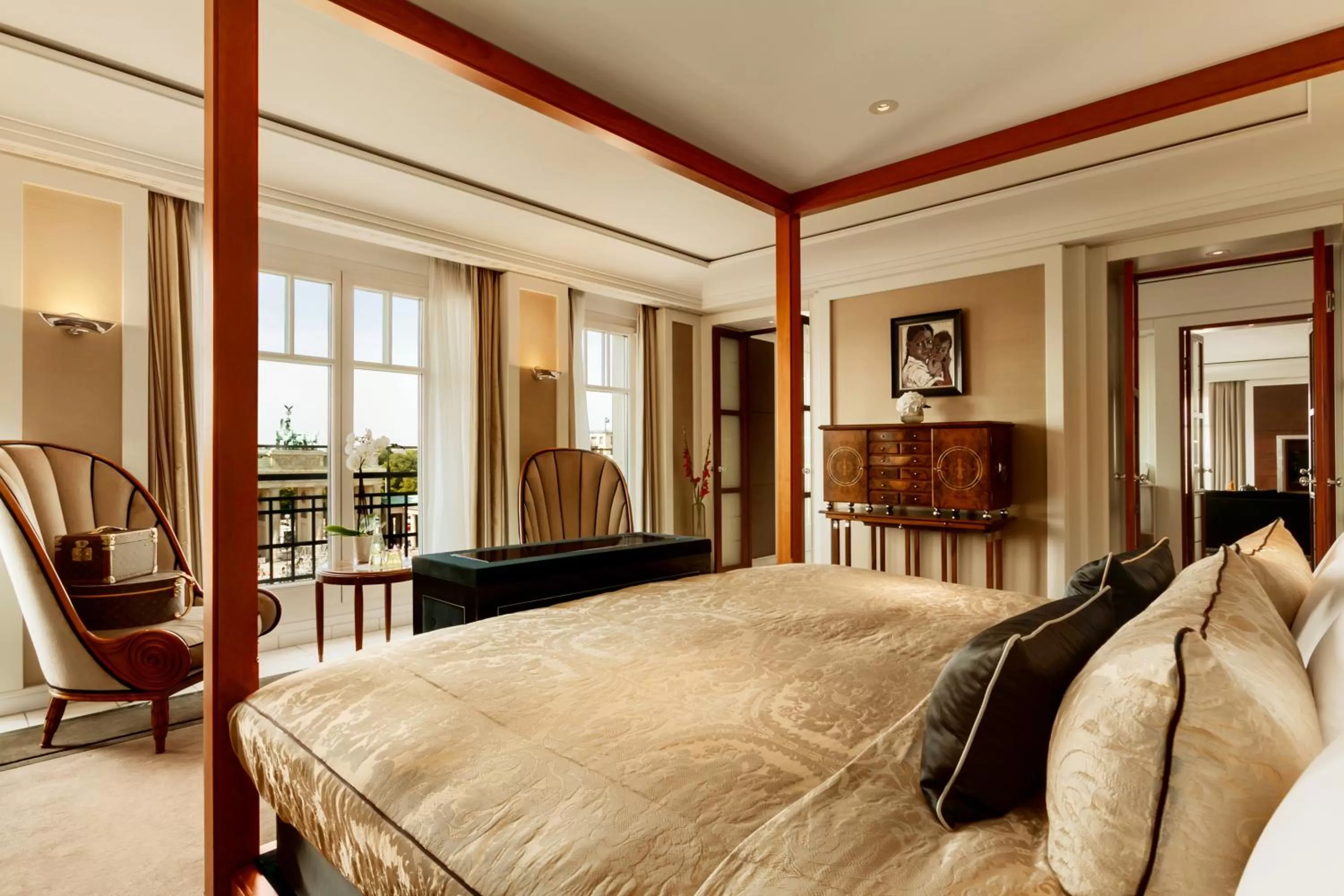 Photo of the whole room, Bed in Hotel Adlon Kempinski Berlin