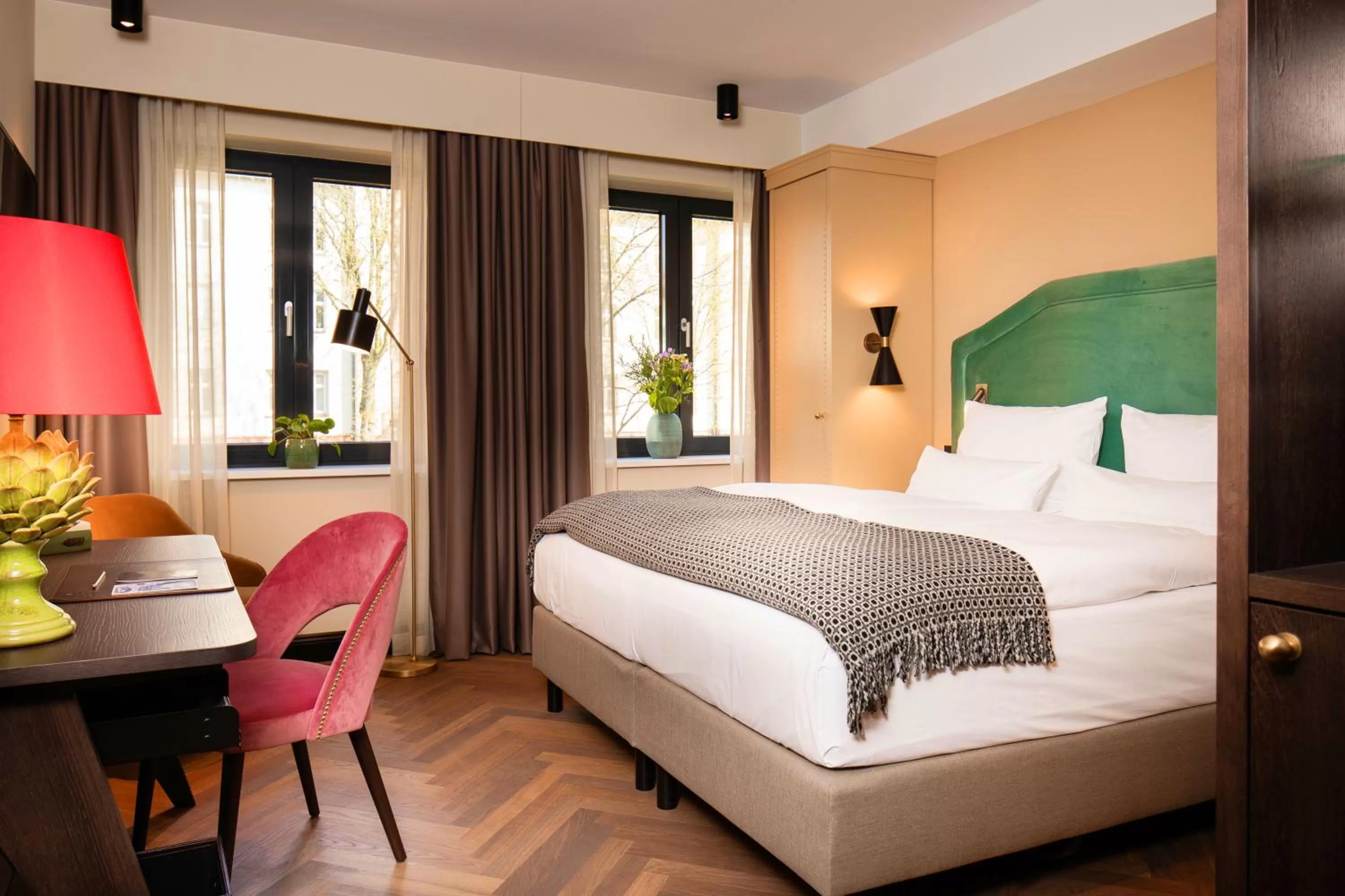 Bedroom, Bed in Das James