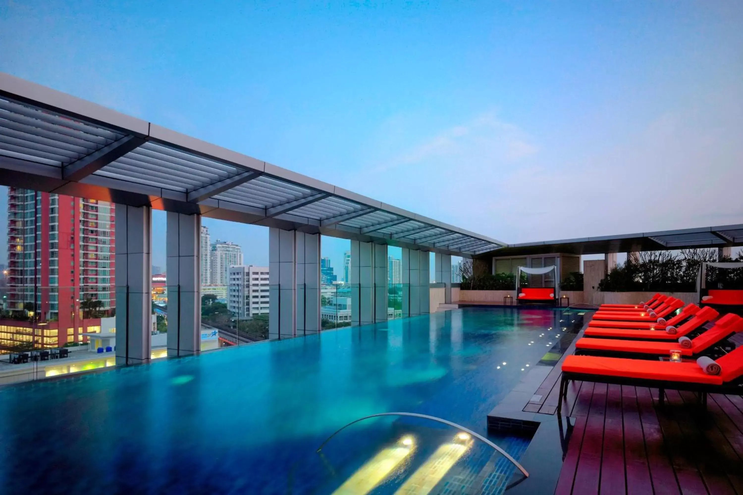 Swimming Pool in Bangkok Marriott Hotel Sukhumvit