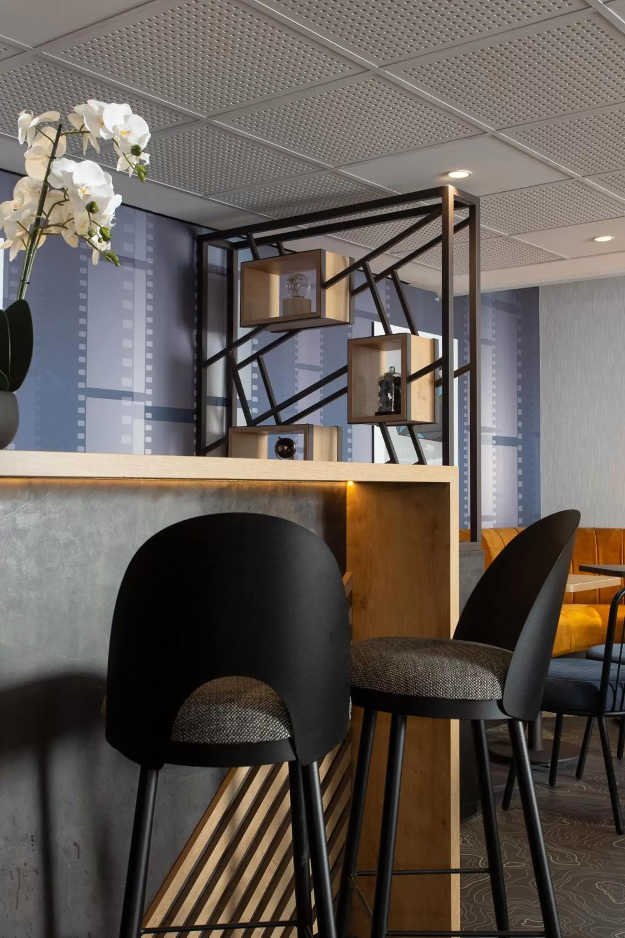 Lounge or bar in ACE Hôtel Lyon Vénissieux Parc des Expositions Lounge or bar in ACE Hôtel Lyon Vénissieux Parc des Expositions